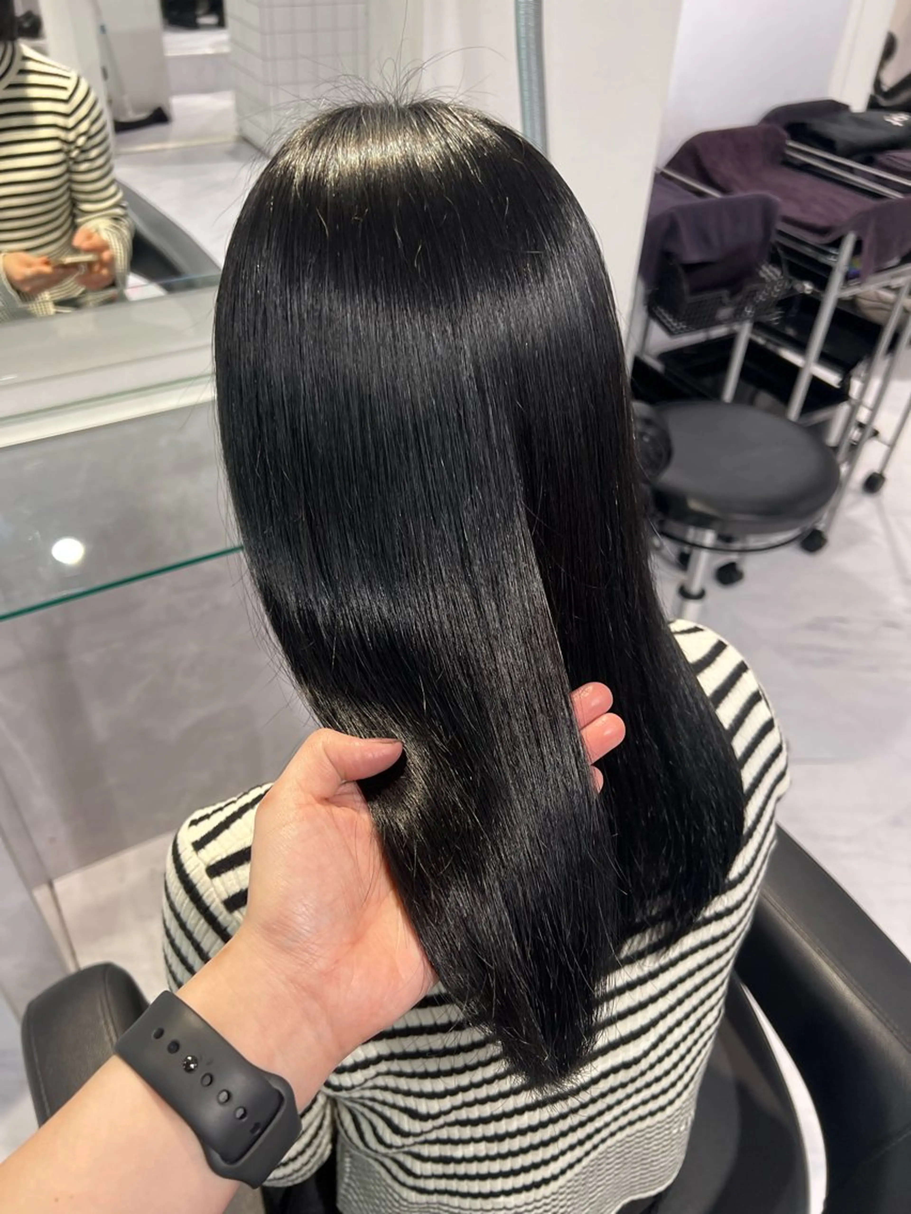 セミロング ヘアアレンジ セミロングパーマ 髪質改善 縮毛矯正 🦋重くない暗髪🦋 Hana🦋のヘアスタイル