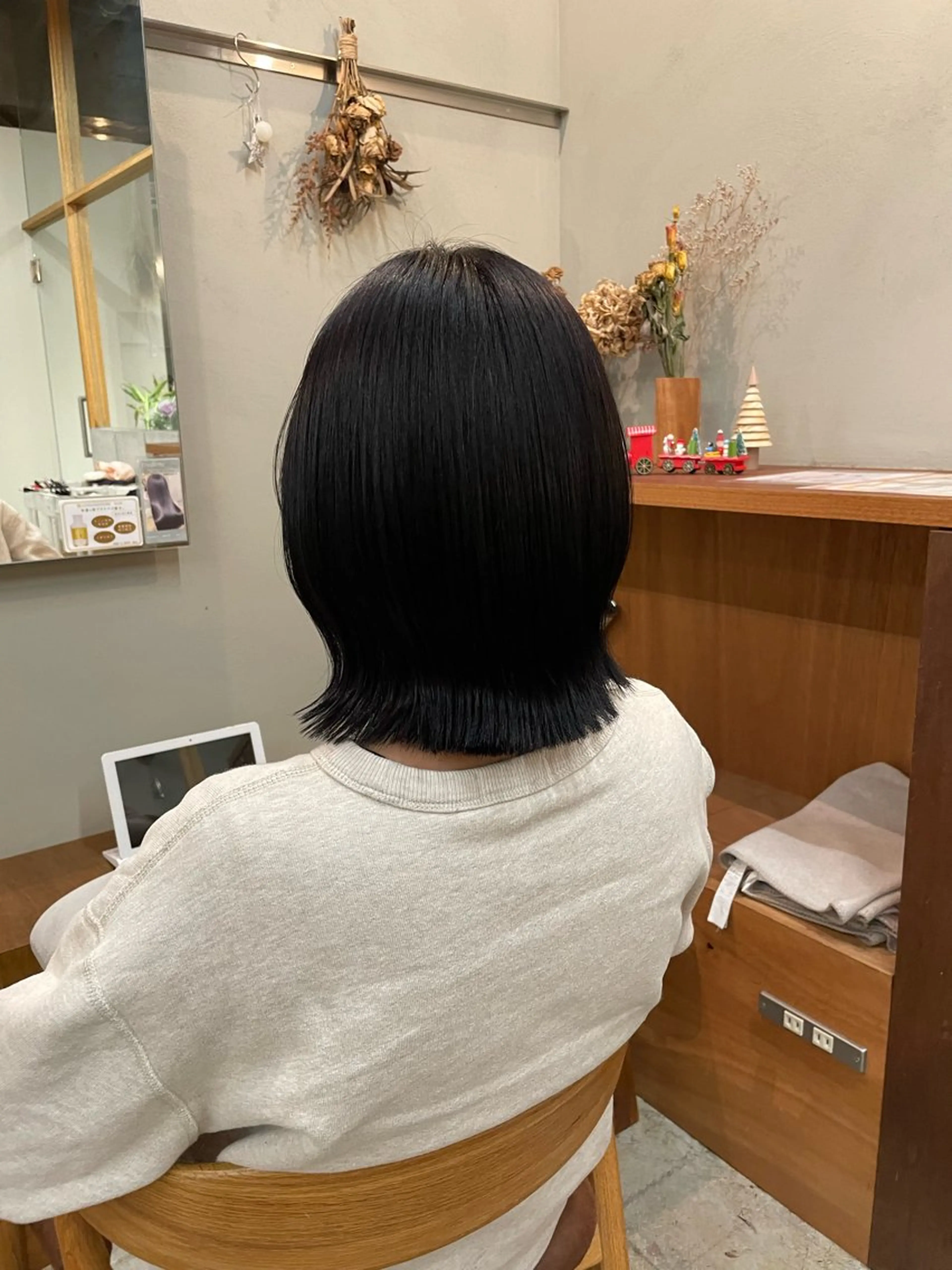 ミディアム カラー 山下 悠月のヘアスタイル