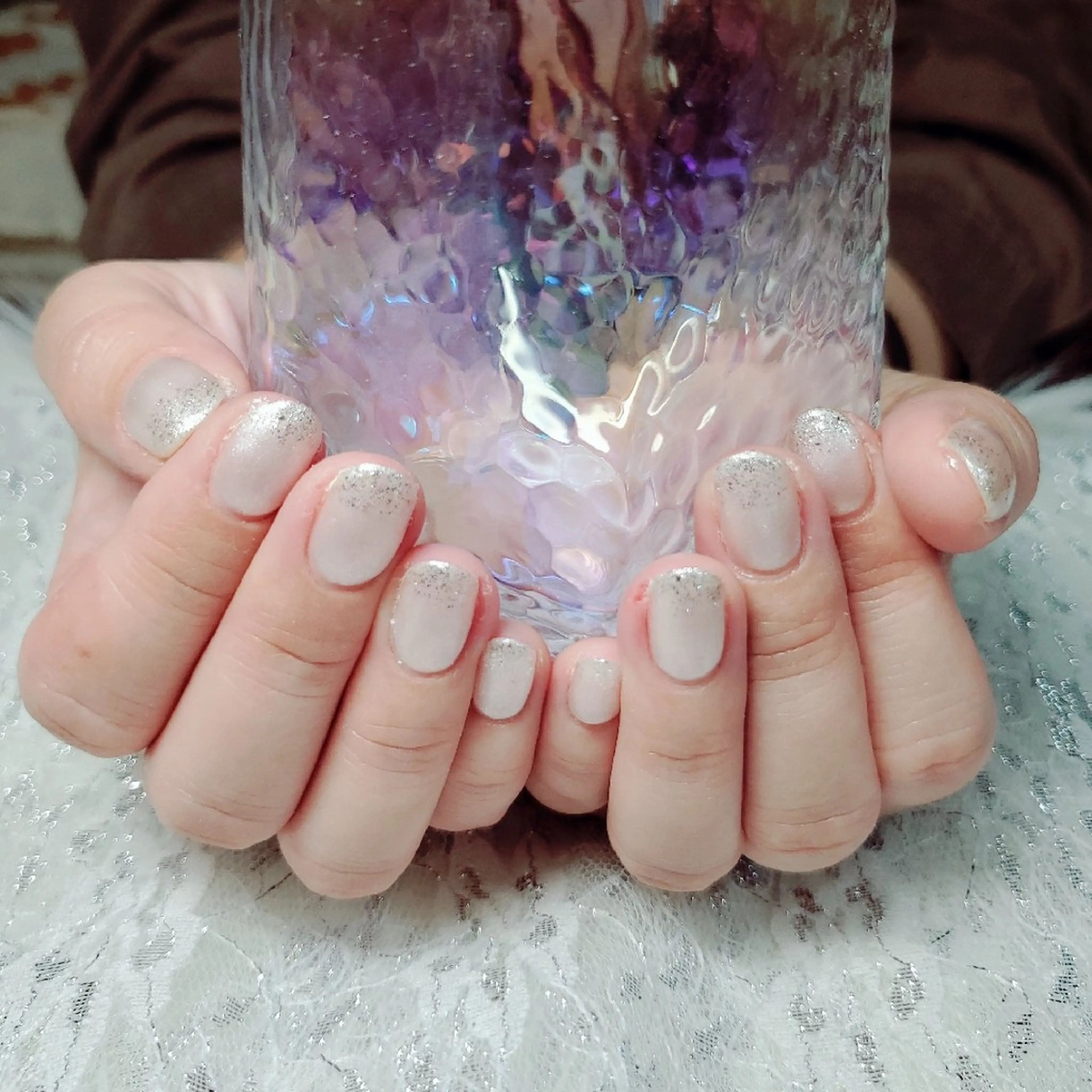 ネイル ラメ(グリッター) シルバー ホワイト ハンドネイル ネイルサロンベルティ .ひとみのネイルデザイン