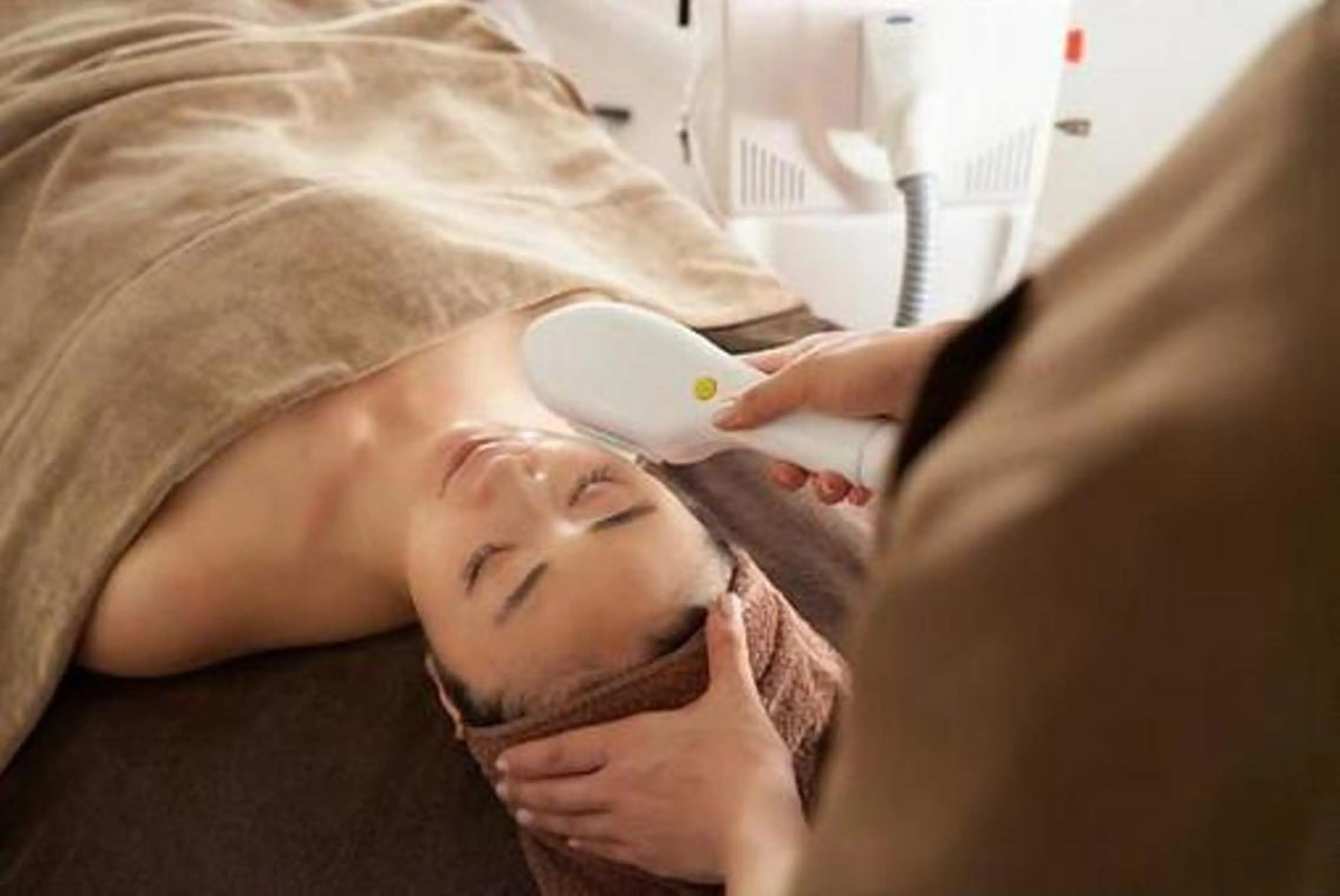 【光フェイシャル/しみ・しわたるみケア・赤ら顔・毛穴・ニキビケア】毛穴洗浄&ヒト幹細胞パック✨の写真