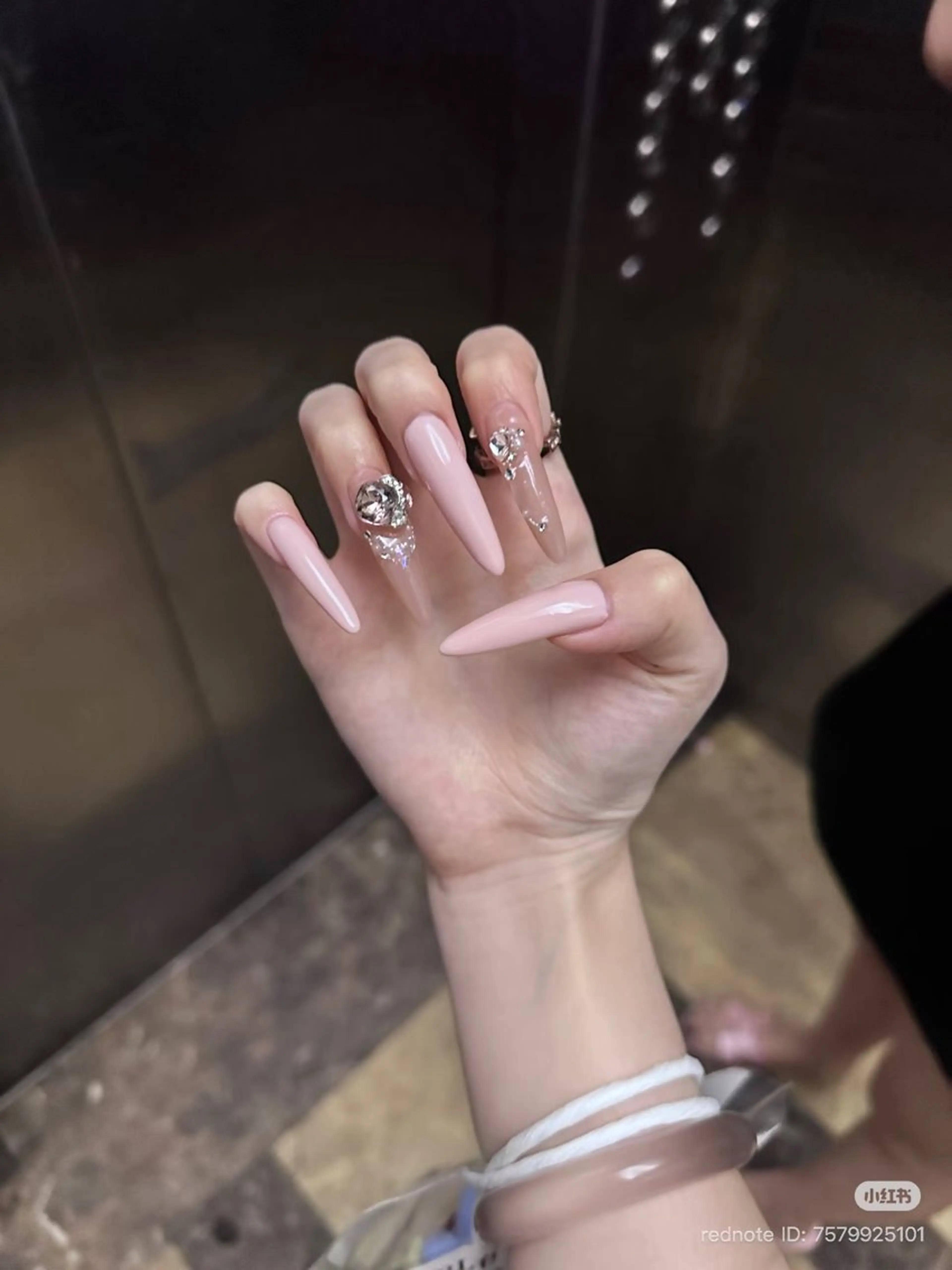 ネイル フレンチネイル キラキラネイル 韓国ネイル シンプルネイル ワンホンネイル ハンドネイル MEI Nailのネイルデザイン