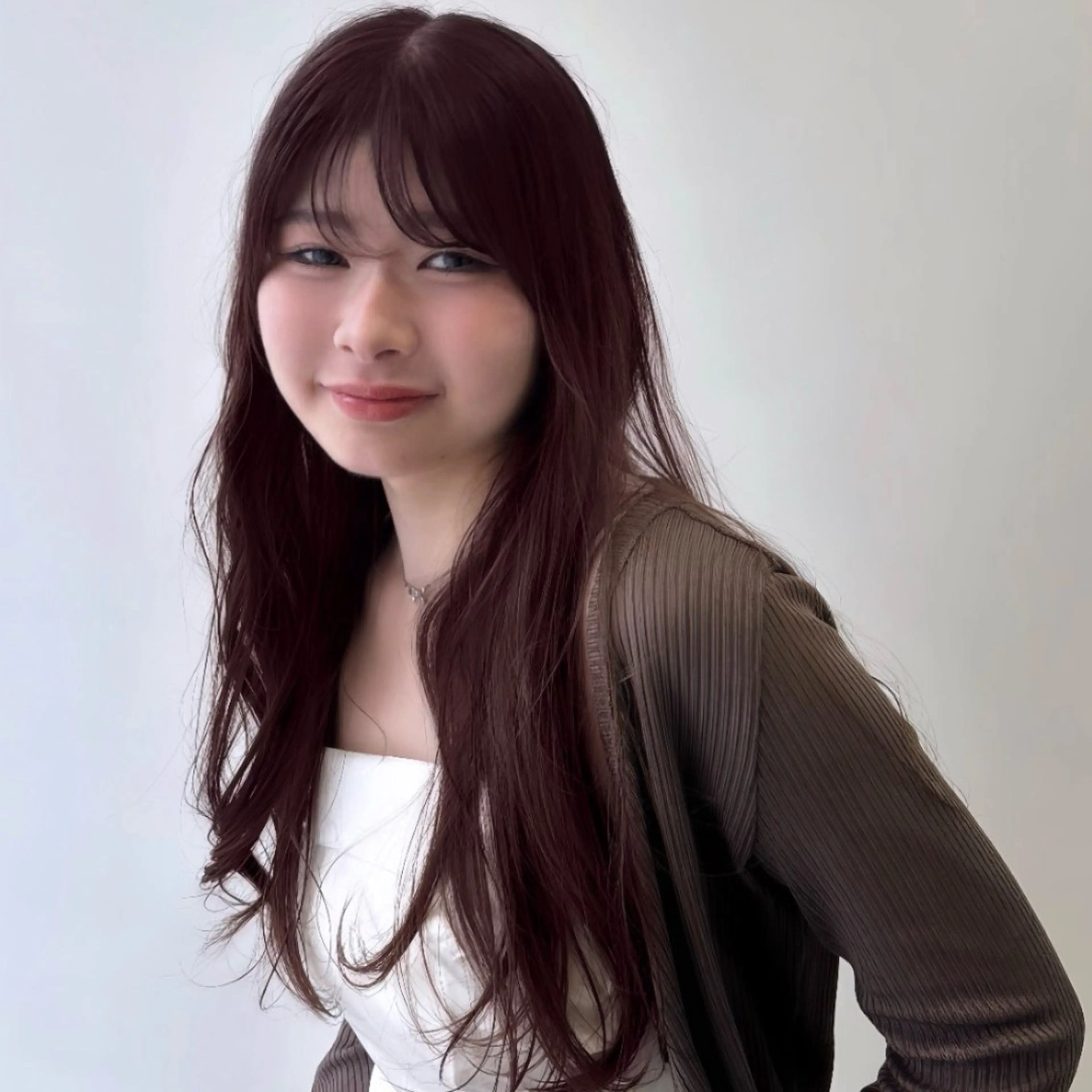 ロング カラー アッシュ アッシュグレー アッシュグレージュ ベージュカラー ブリーチ カット ヘアカラー BIGOUDI  salon所属・ブリーチなし/ ベージュ/ayumuのヘアスタイル