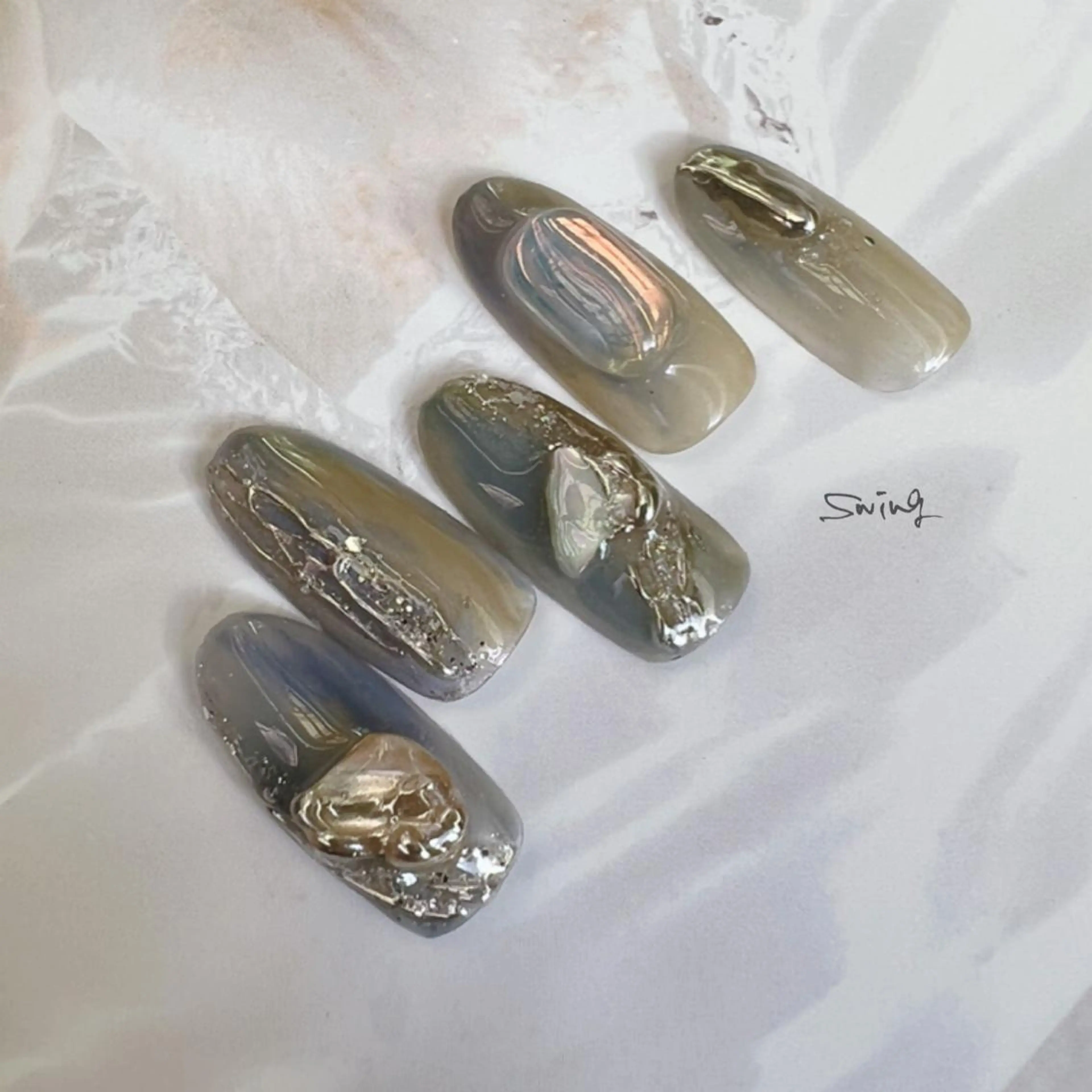 ネイル ブルー ニュアンスネイル シルバー ハンドネイル SWING Nail Salon所属・Yoshida Takakoのネイルデザイン