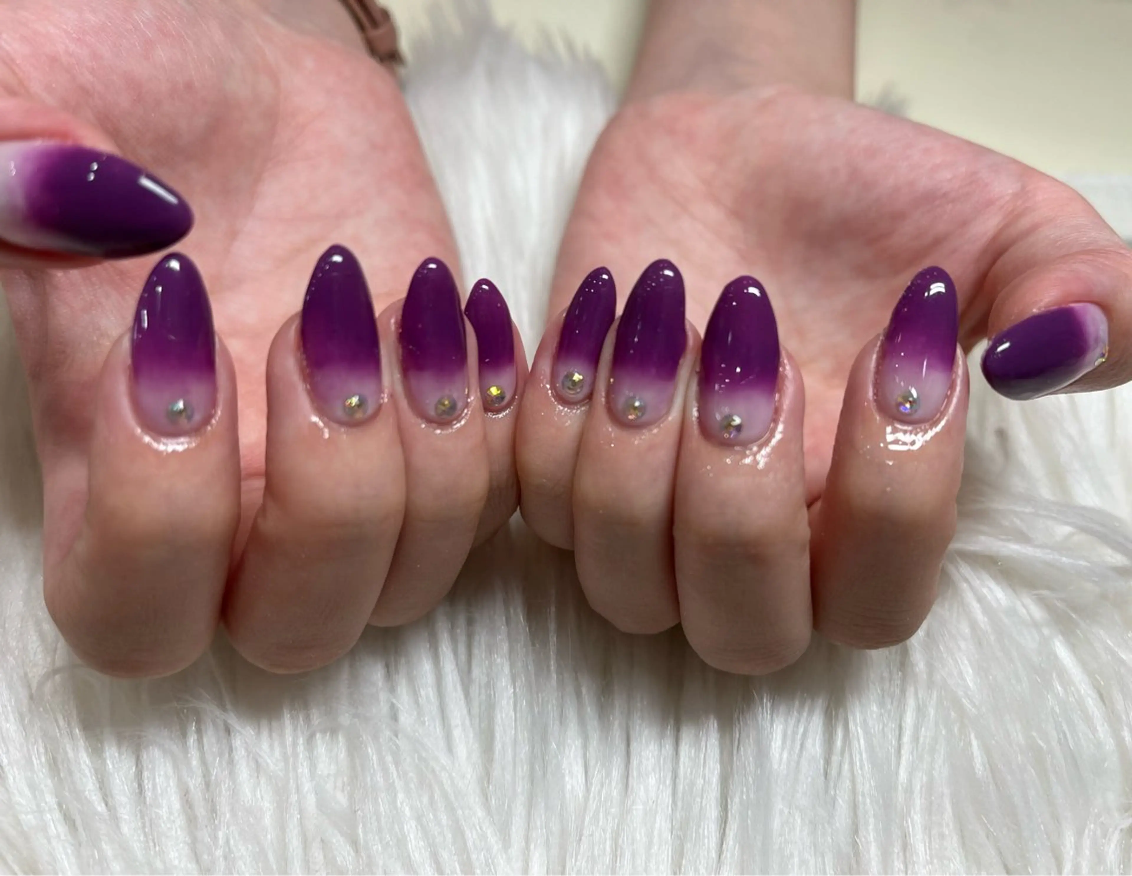 ネイル ストーンネイル ハンドネイル SOARE🤍 🤍のネイルデザイン