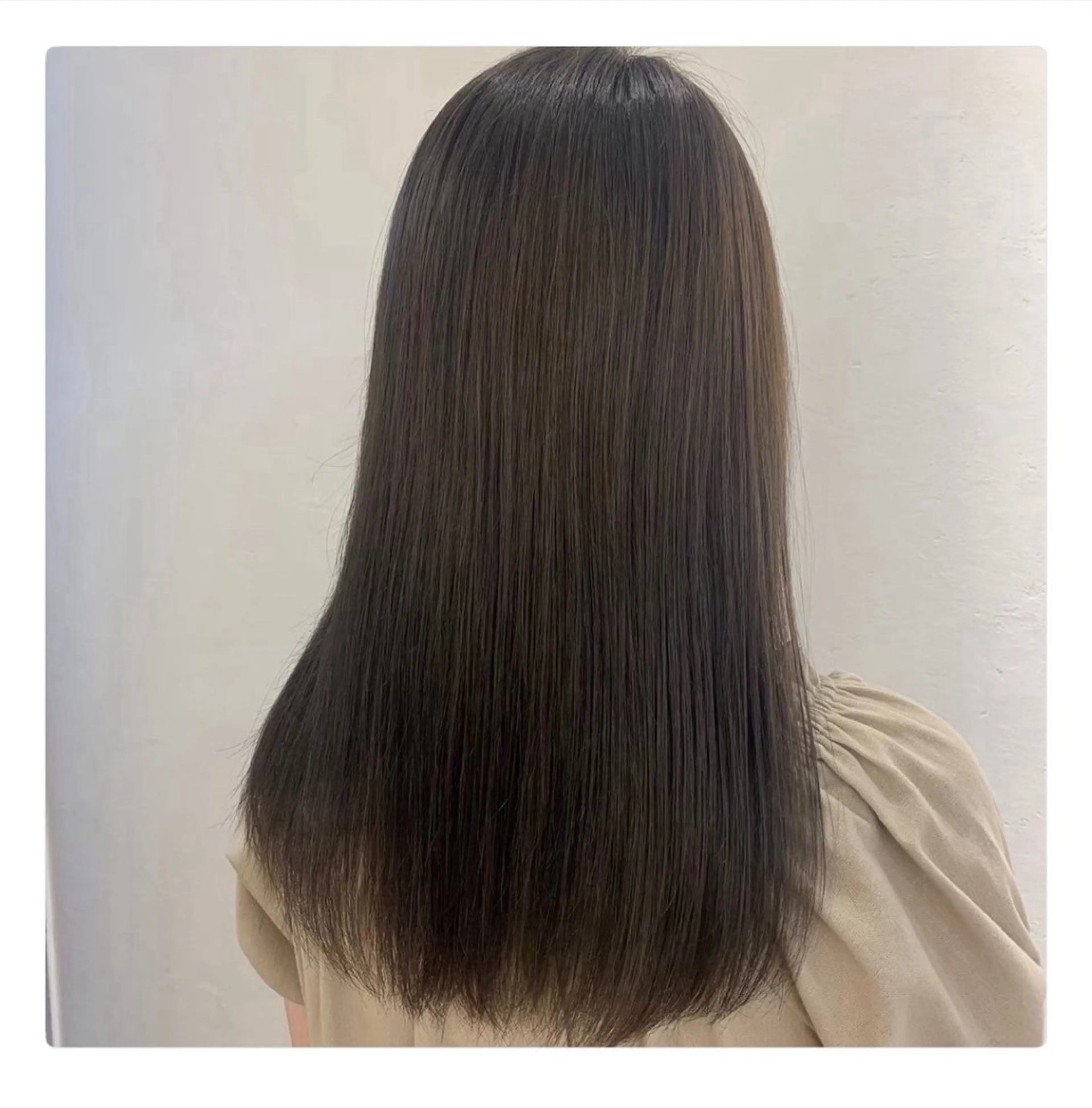 カラー 矢代 彩華のヘアスタイル