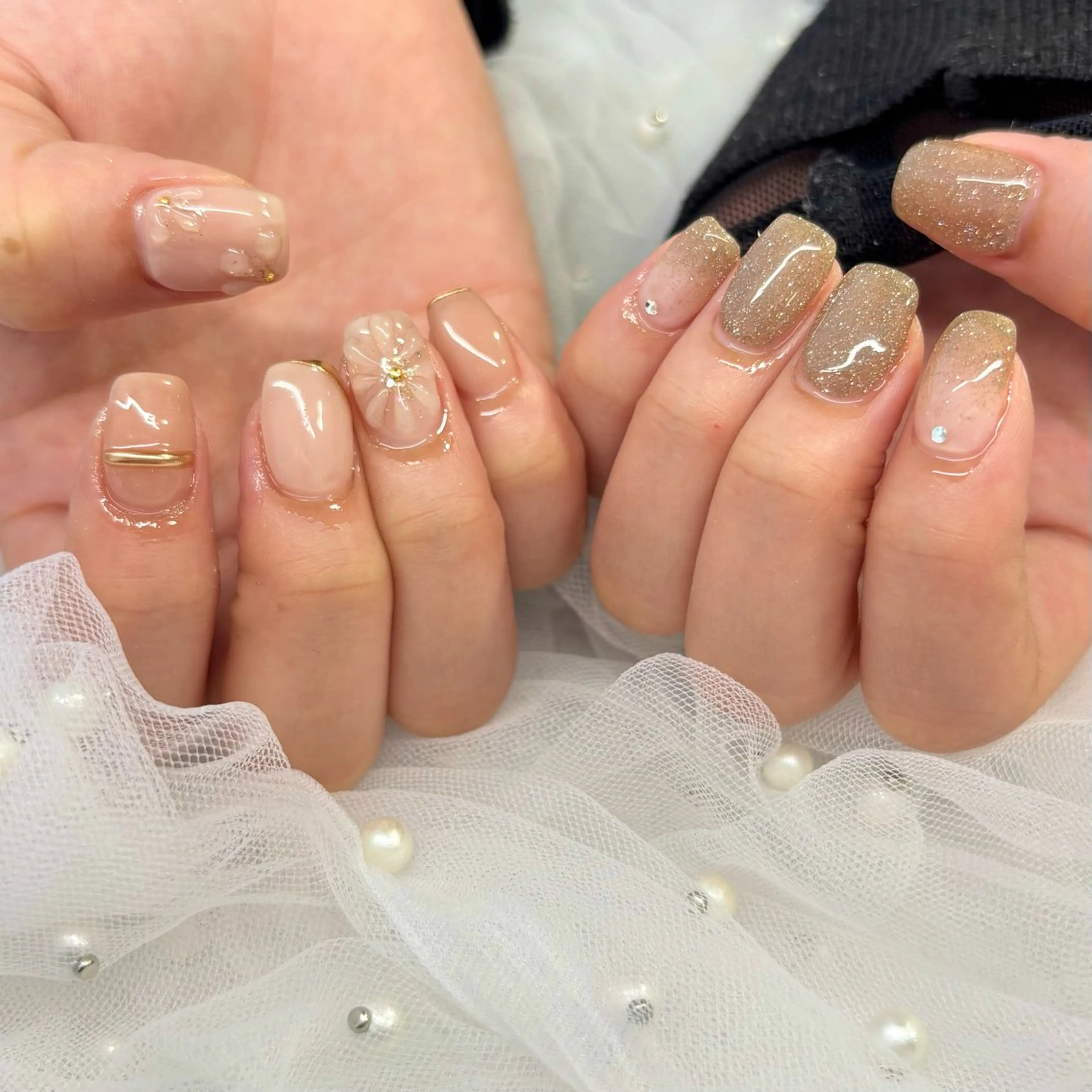 ネイル フラワーネイル ゴールド ぷっくりネイル ハンドネイル 荒巻 めいのネイルデザイン