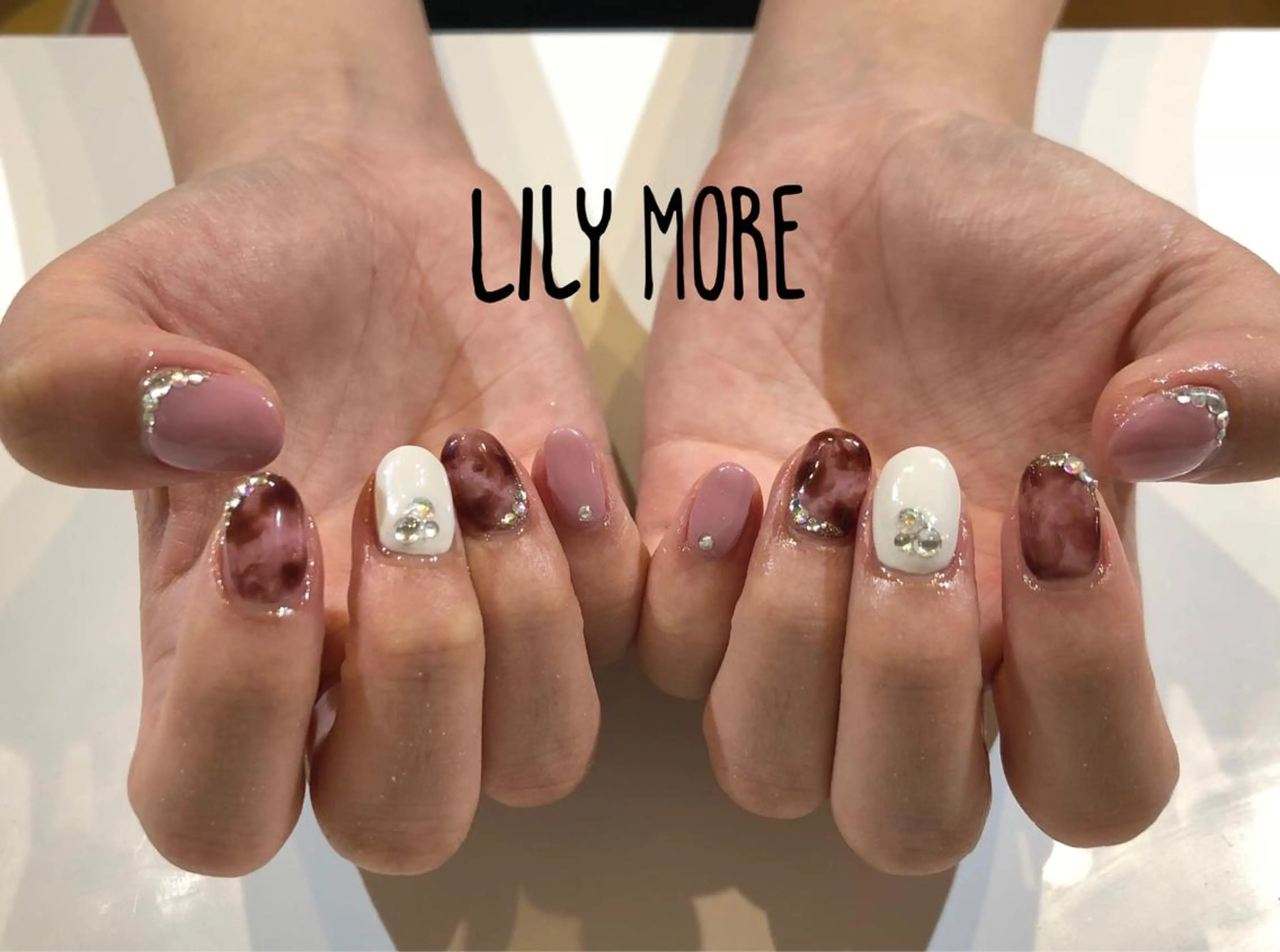 ネイル べっ甲ネイル ピンク Lily closetのネイルデザイン