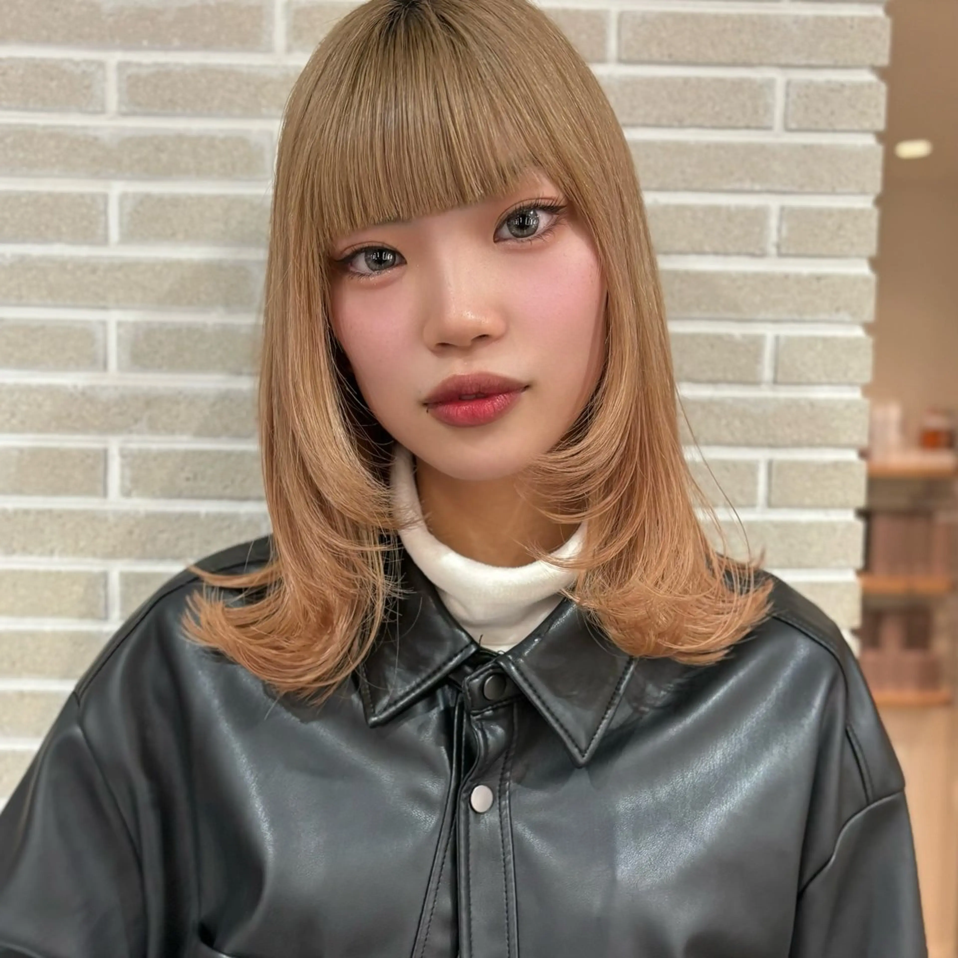 ミディアム カラー ミディアムレイヤー 顔まわりレイヤー 韓国風ヘア レイヤーカット レイヤーカット⭐️ ブリーチ桑原 日花理のヘアスタイル