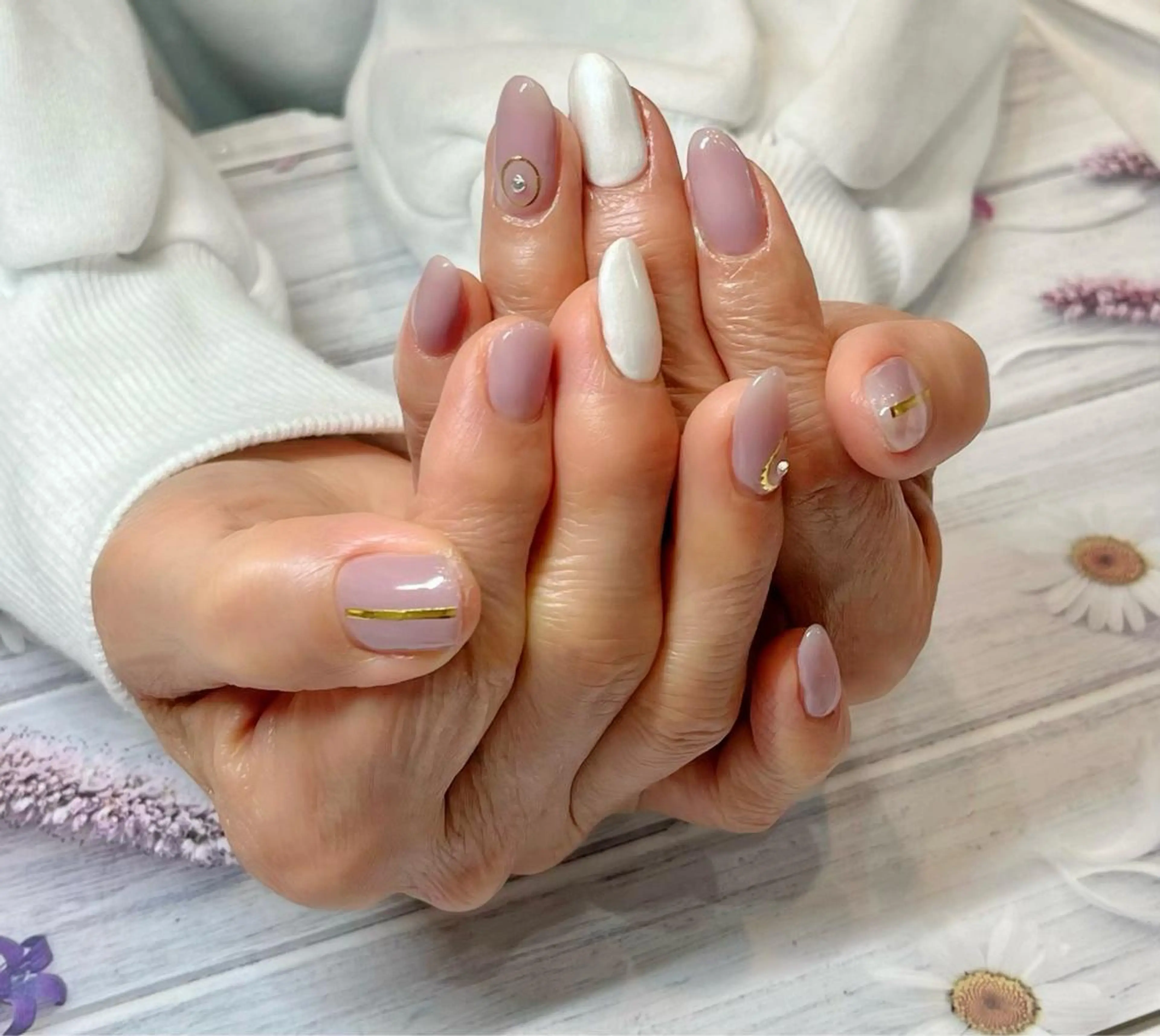 ネイル ニュアンスネイル ホワイト ハンドネイル shonan_ kairiのネイルデザイン