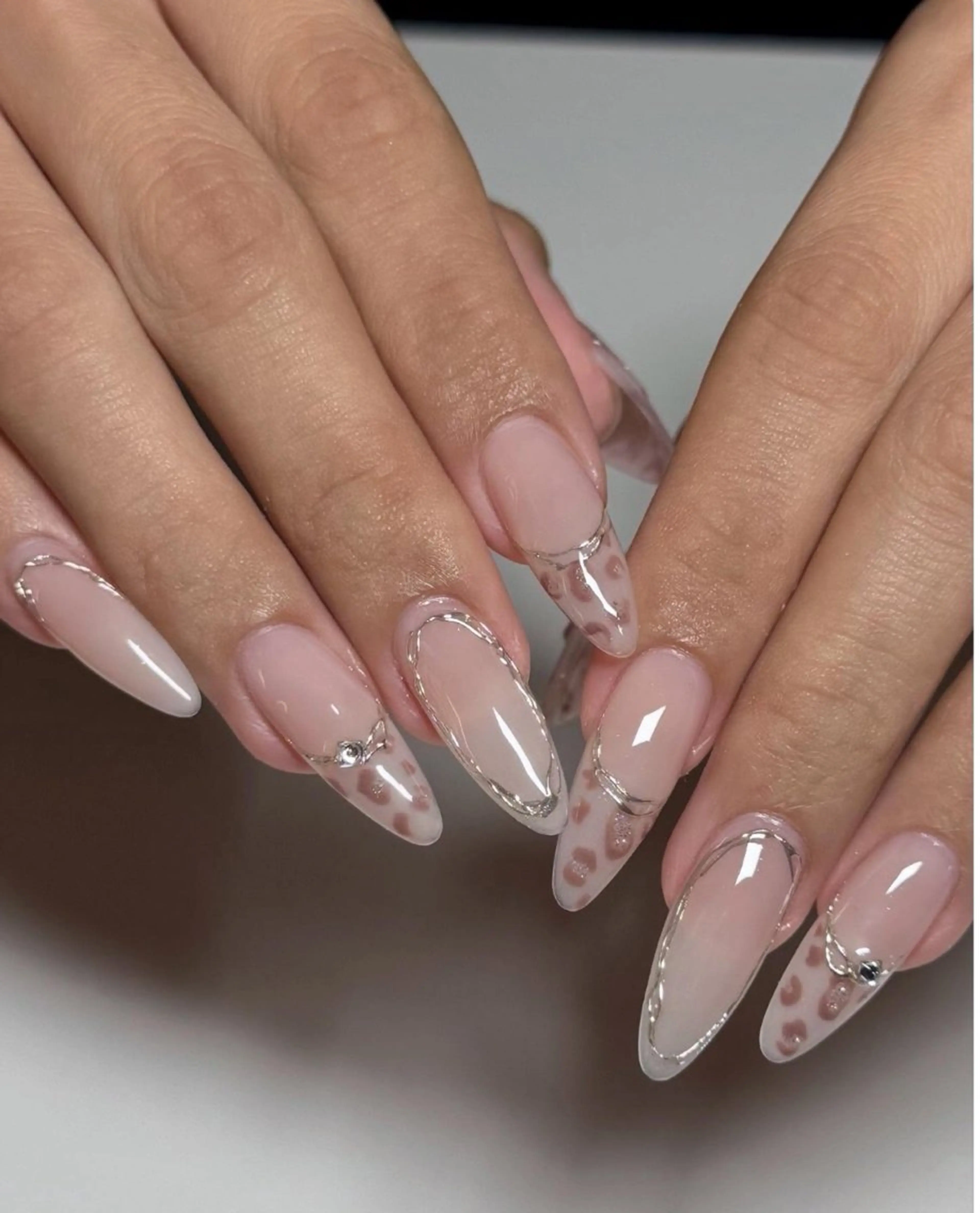 ネイル アートネイル ジェルネイル グラデーション マグネットネイル ニュアンスネイル ハンドネイル Ryu Nail Studio所属・Ryu Nail 新大久保のネイルデザイン