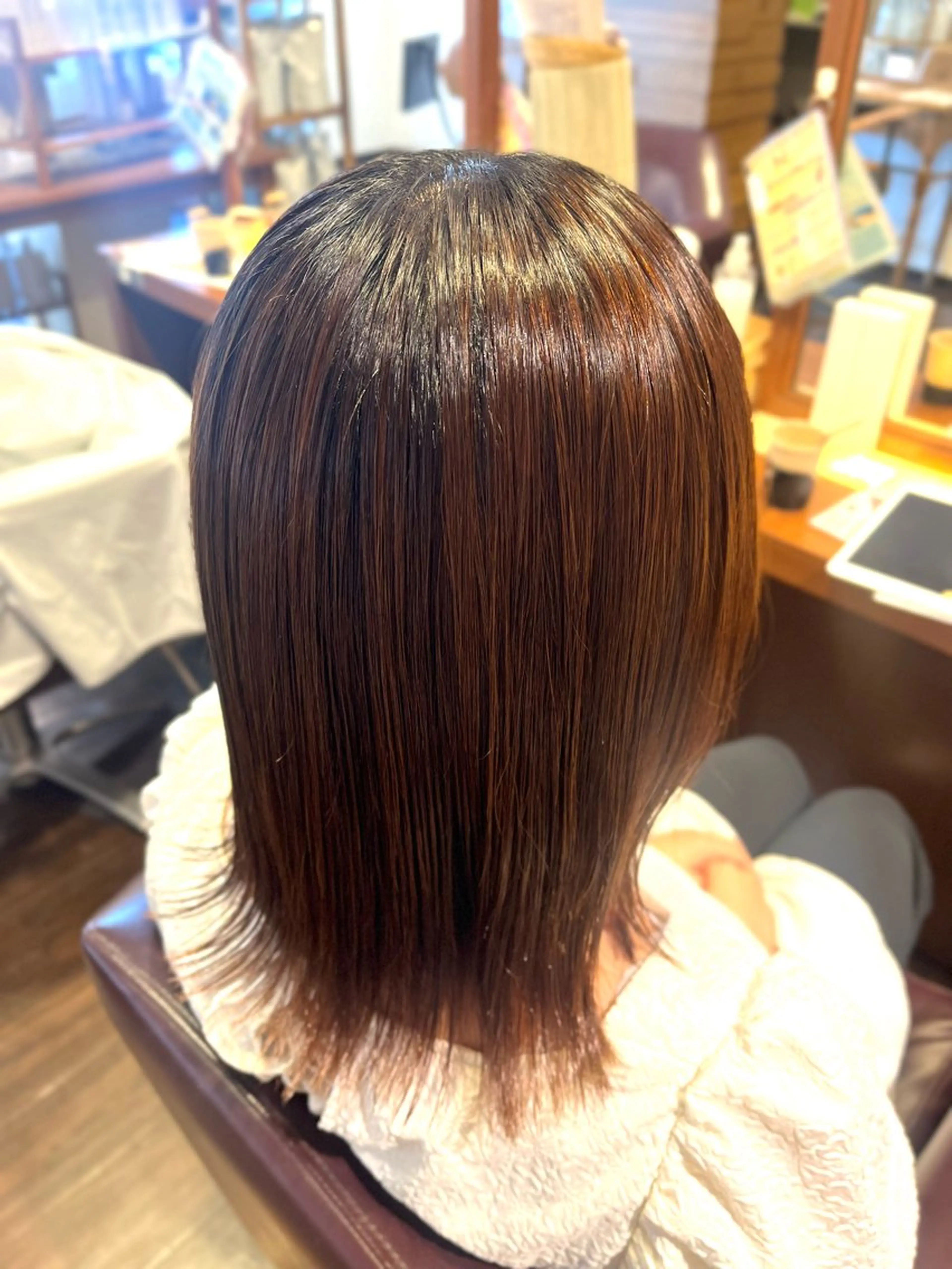 ミディアム カット 縮毛矯正 トリートメント よしだ しおりのヘアスタイル