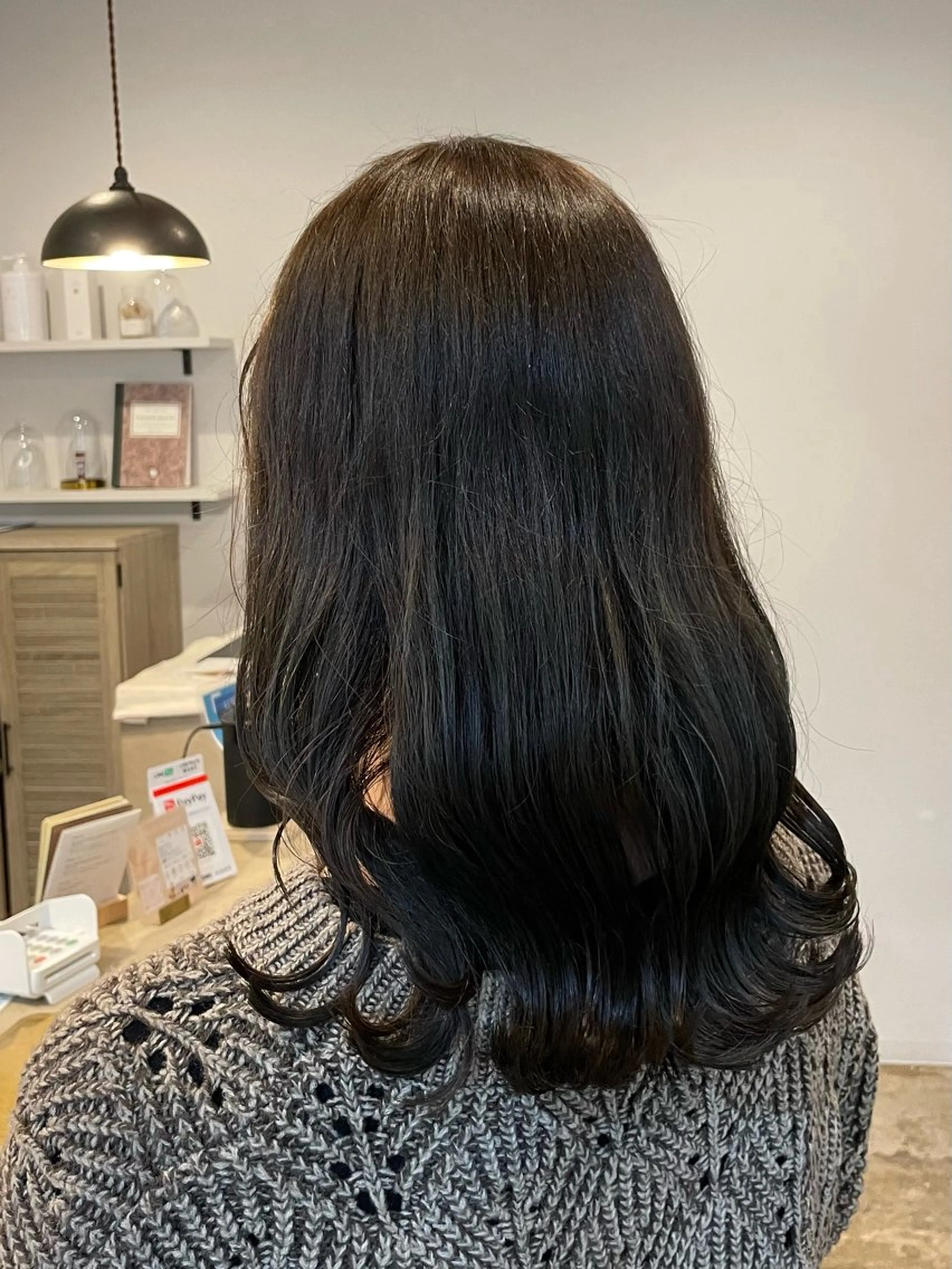 セミロング カラー 透明感カラー オリーブカラー カット ヘアカラー トリートメント 真弓 理沙のヘアスタイル