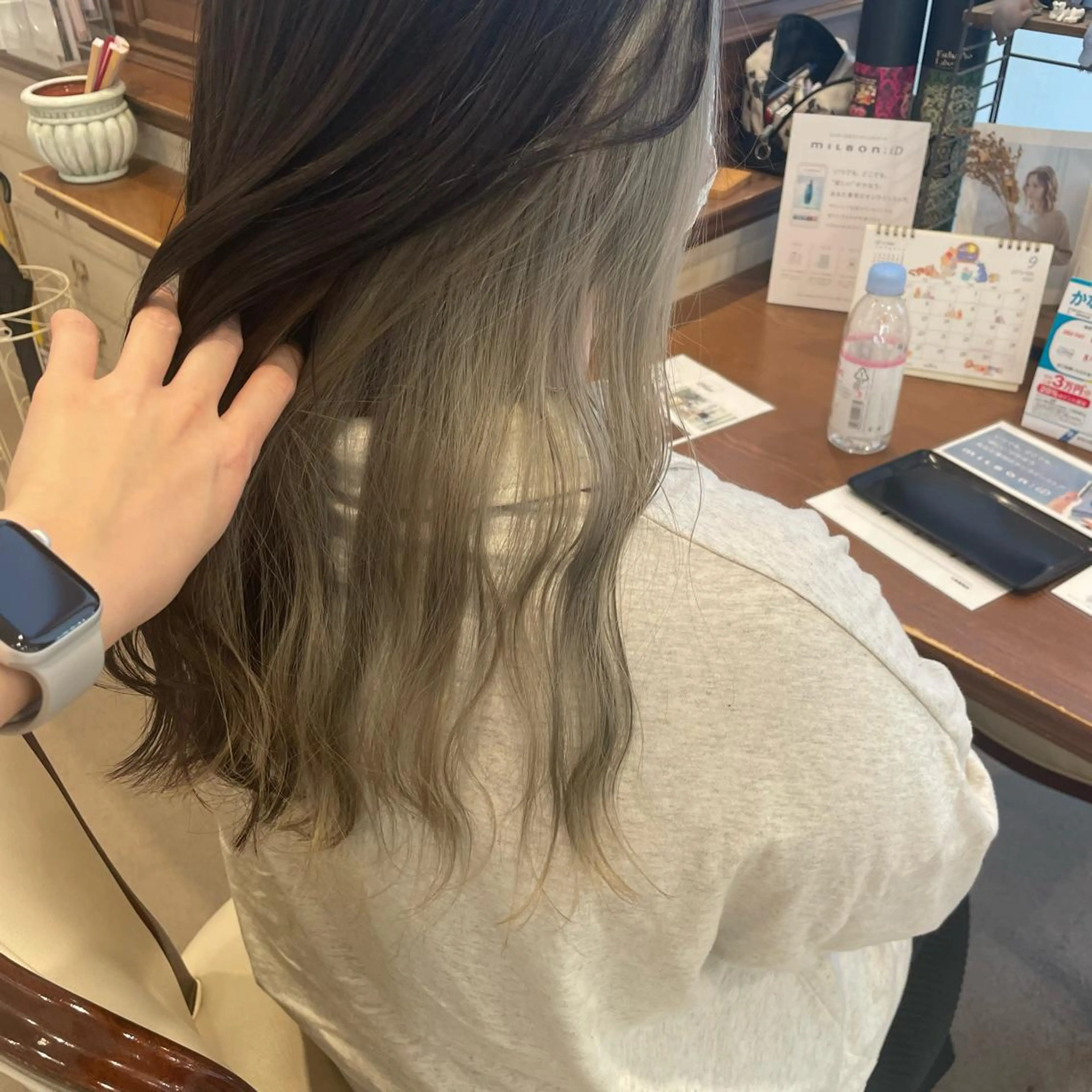 カラー ブリーチ インナーカラー 🍪ﾖｼｲﾊﾙﾈ🍪 ﾗﾍﾞﾝﾀﾞｰｶﾗｰのヘアスタイル