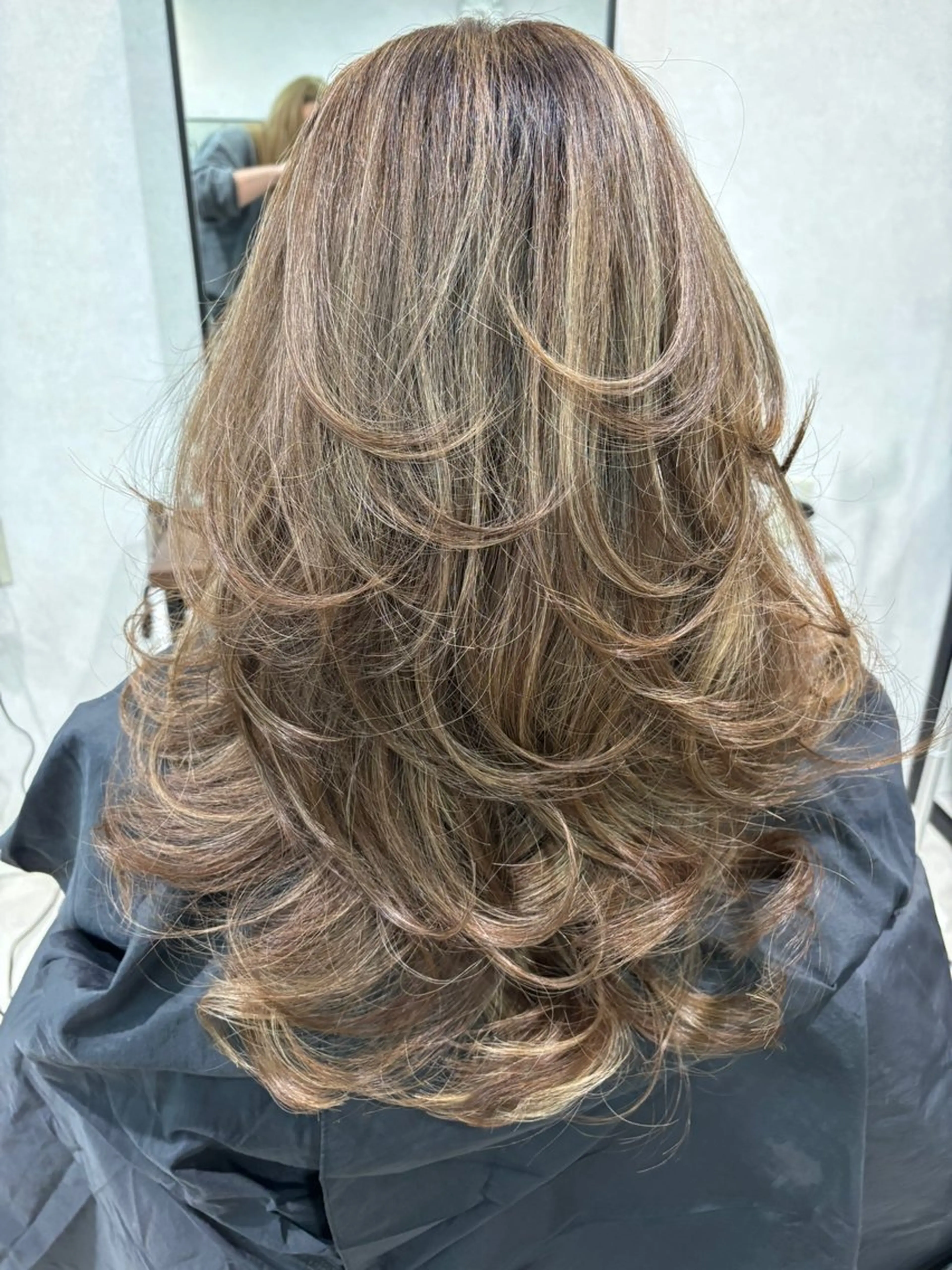 セミロング 心斎橋/海外レイヤー 募集中三好玲奈のヘアスタイル