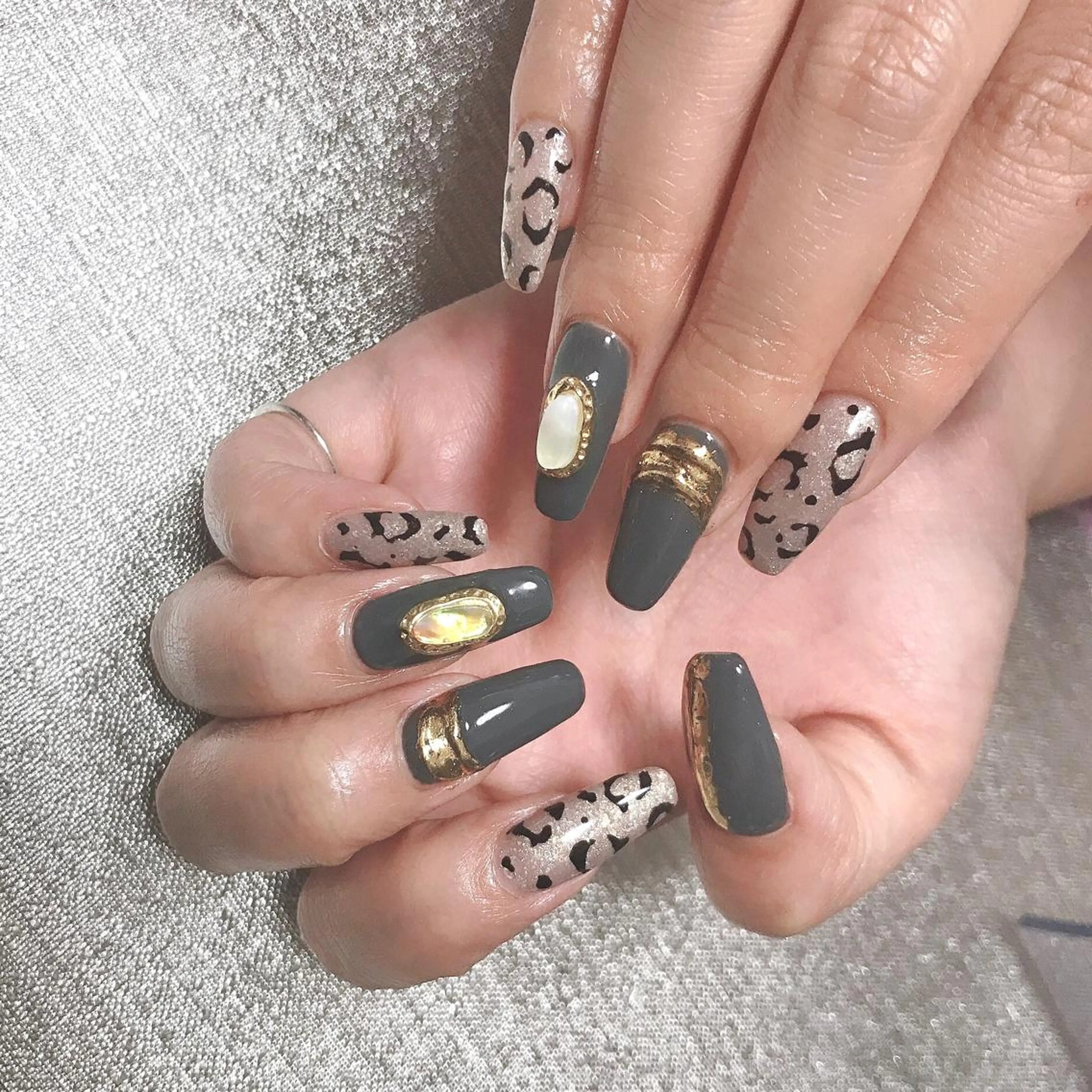 ネイル アニマル柄 ニュアンスネイル ワンカラーネイル ステラ marikominoのネイルデザイン