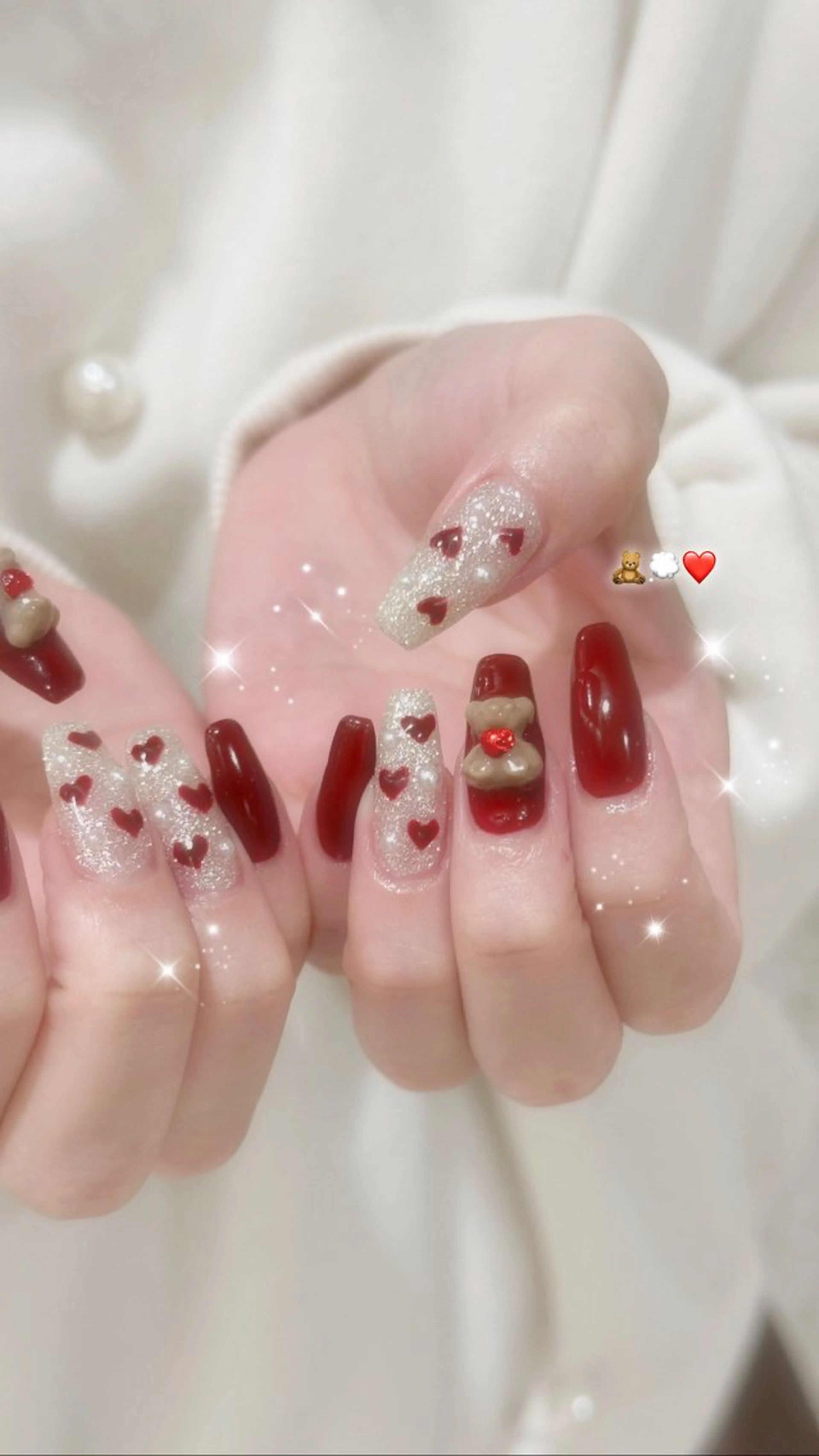 ネイル オーロラネイル ボルドー チークネイル ジェルネイル ハート ハンドネイル Kanon 🤍のネイルデザイン