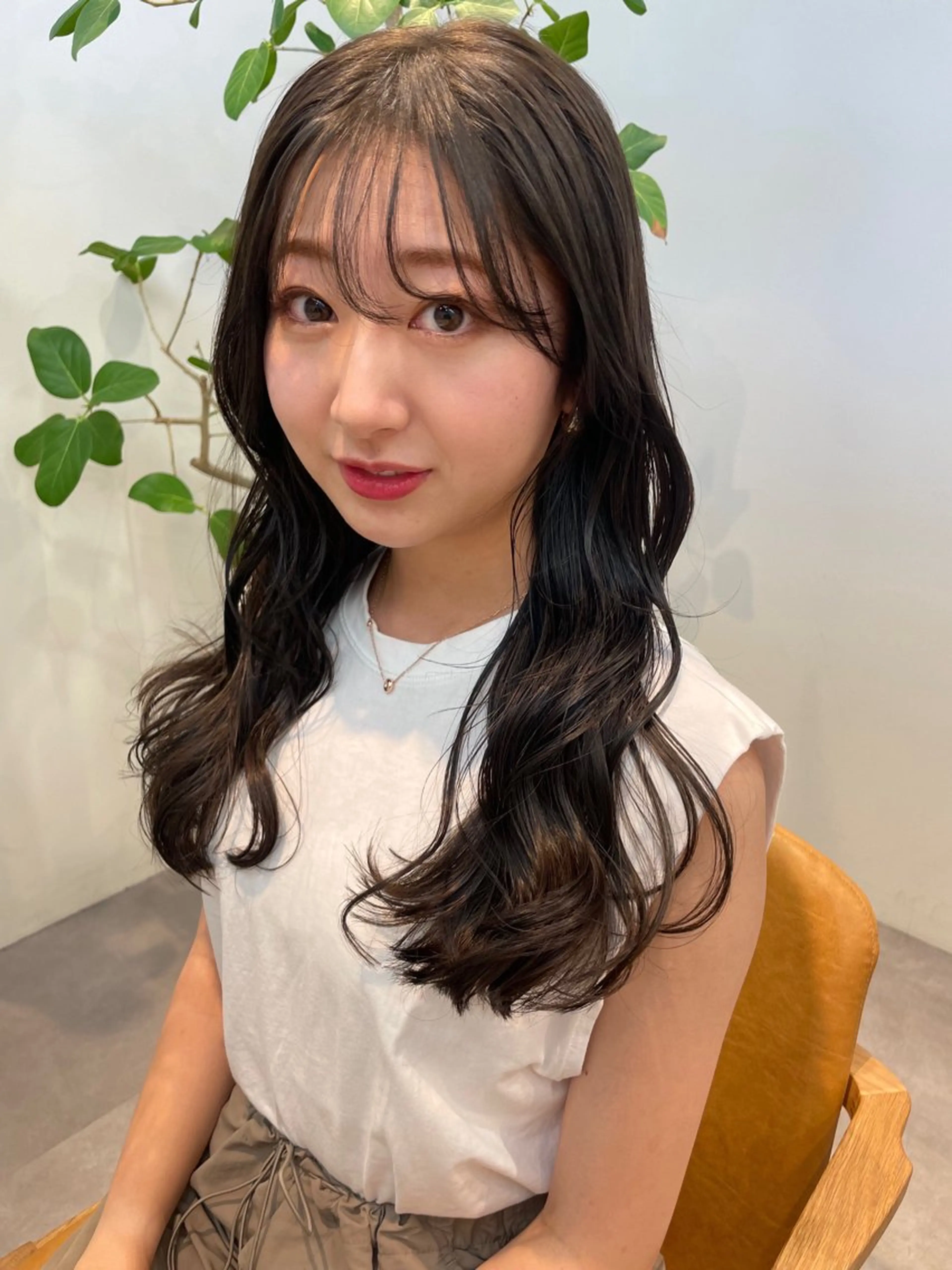 ロング カラー グレージュ オリーブグレージュ オリーブグレー 若月 あやかのヘアスタイル