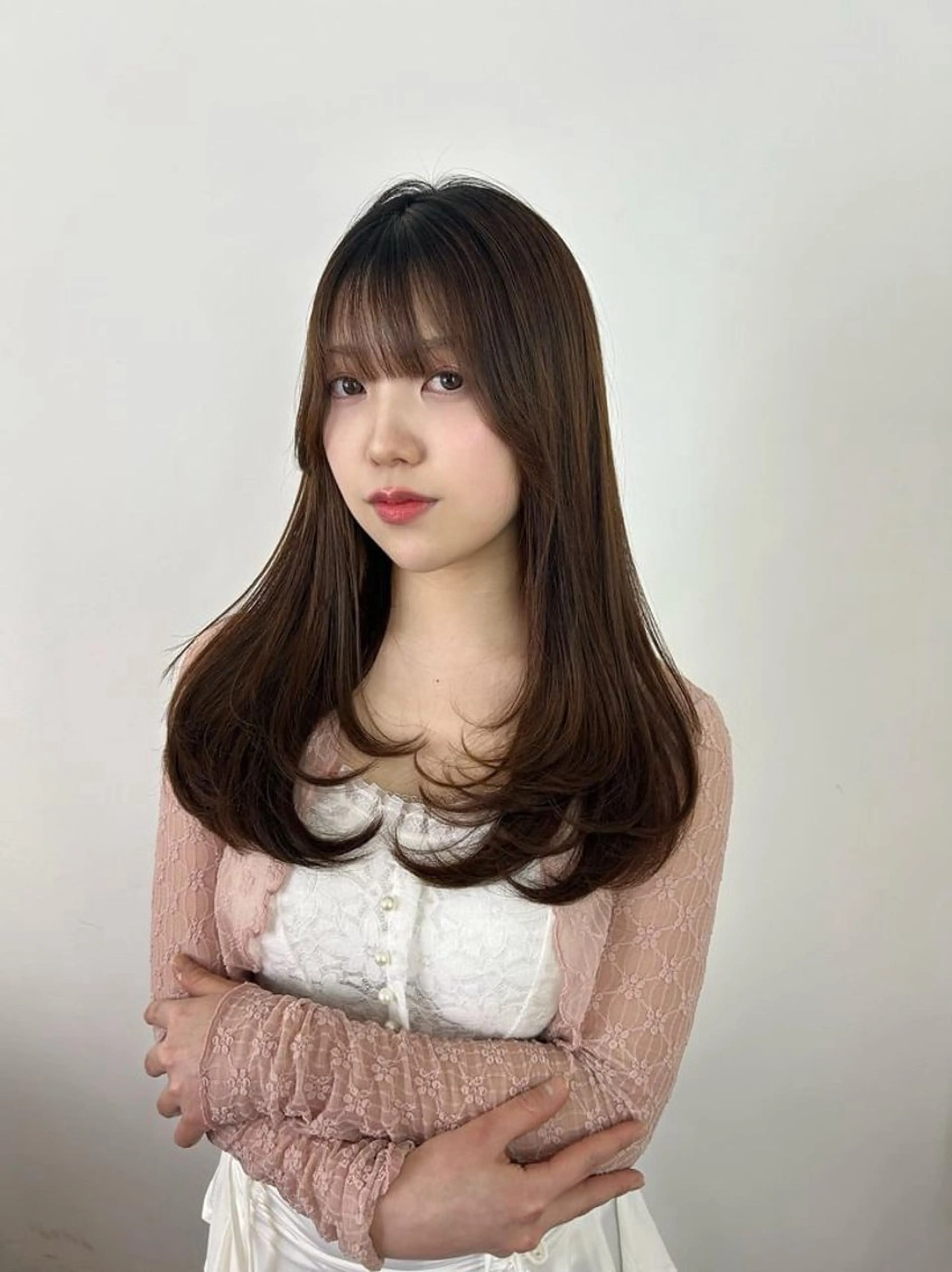 ロング レイヤーカット エミリ / オリーブカラーのヘアスタイル