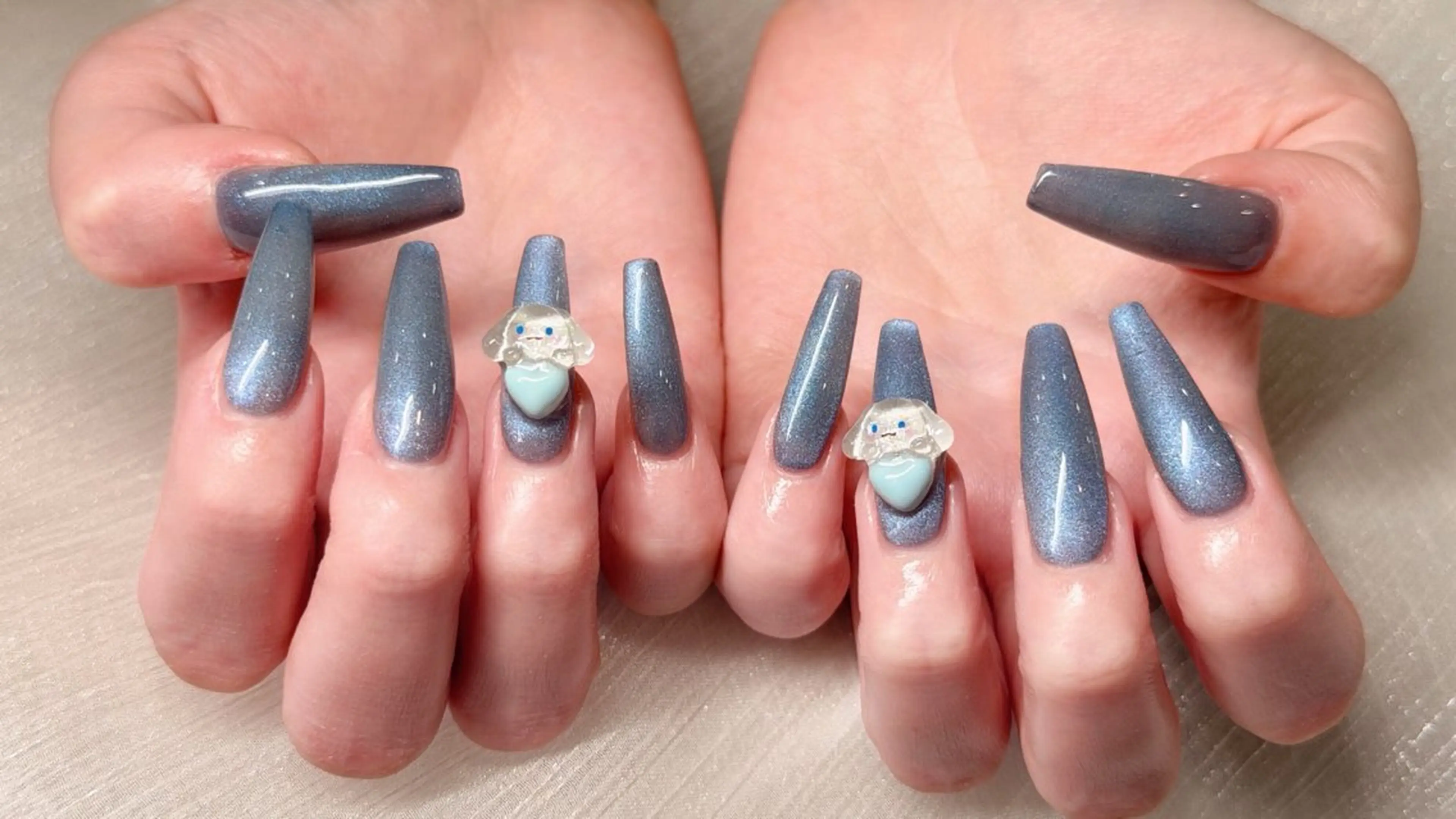 ネイル 水色 マグネットネイル ハンドネイル AMI アミのネイルデザイン