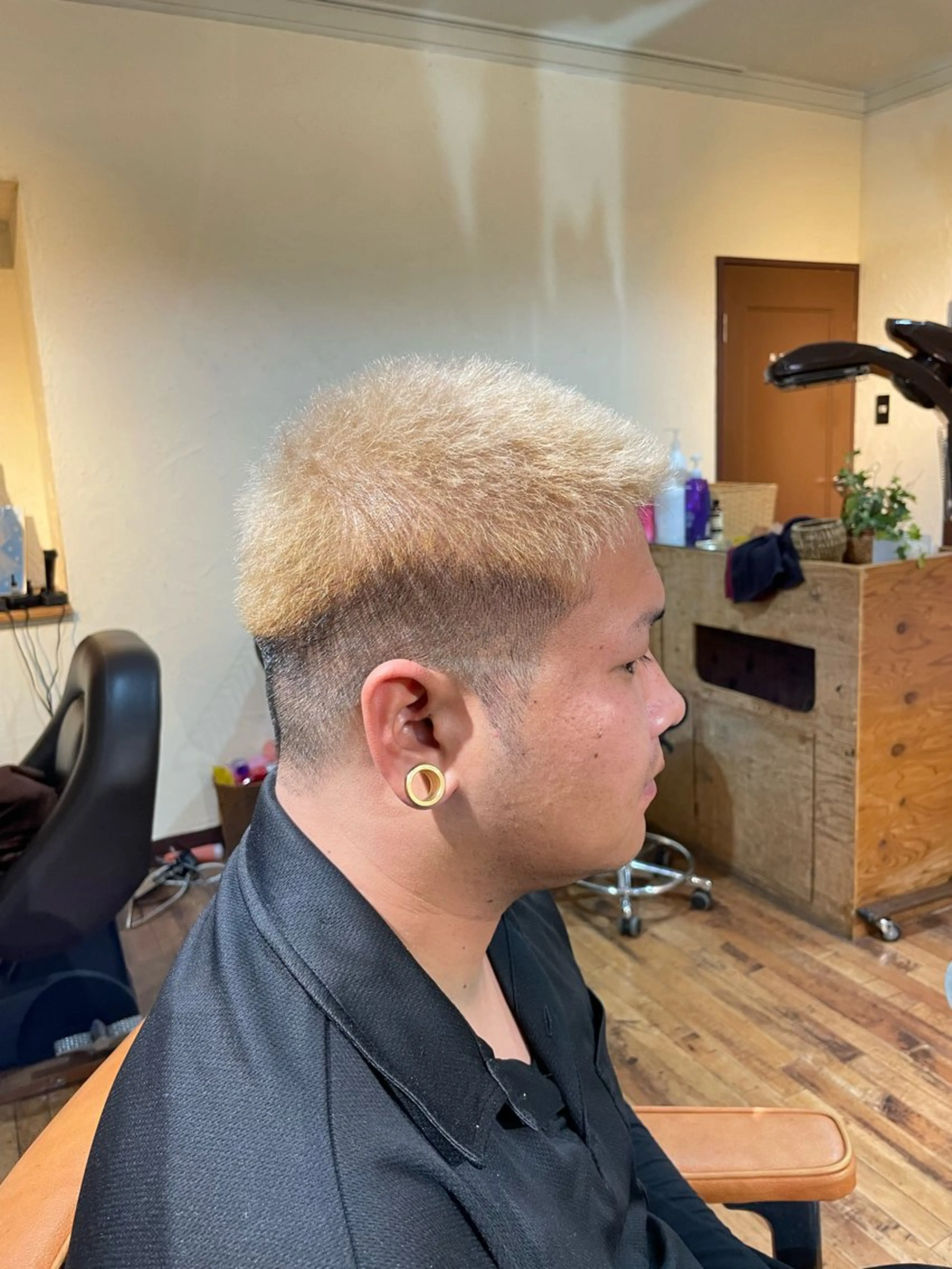 ショート カラー メンズ 西岡 勇人のヘアスタイル