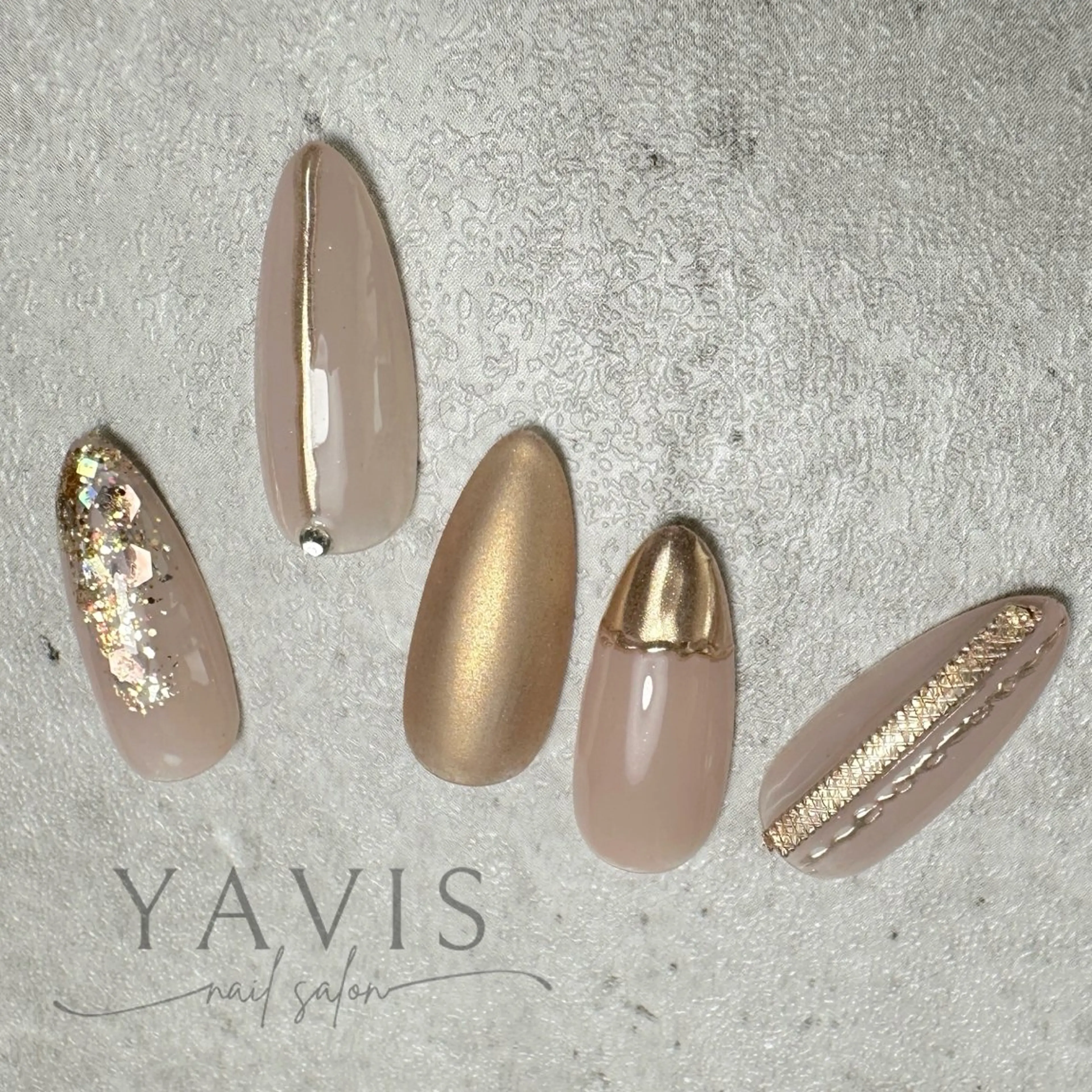 ネイル ミラーネイル YAVIS_ nailのネイルデザイン