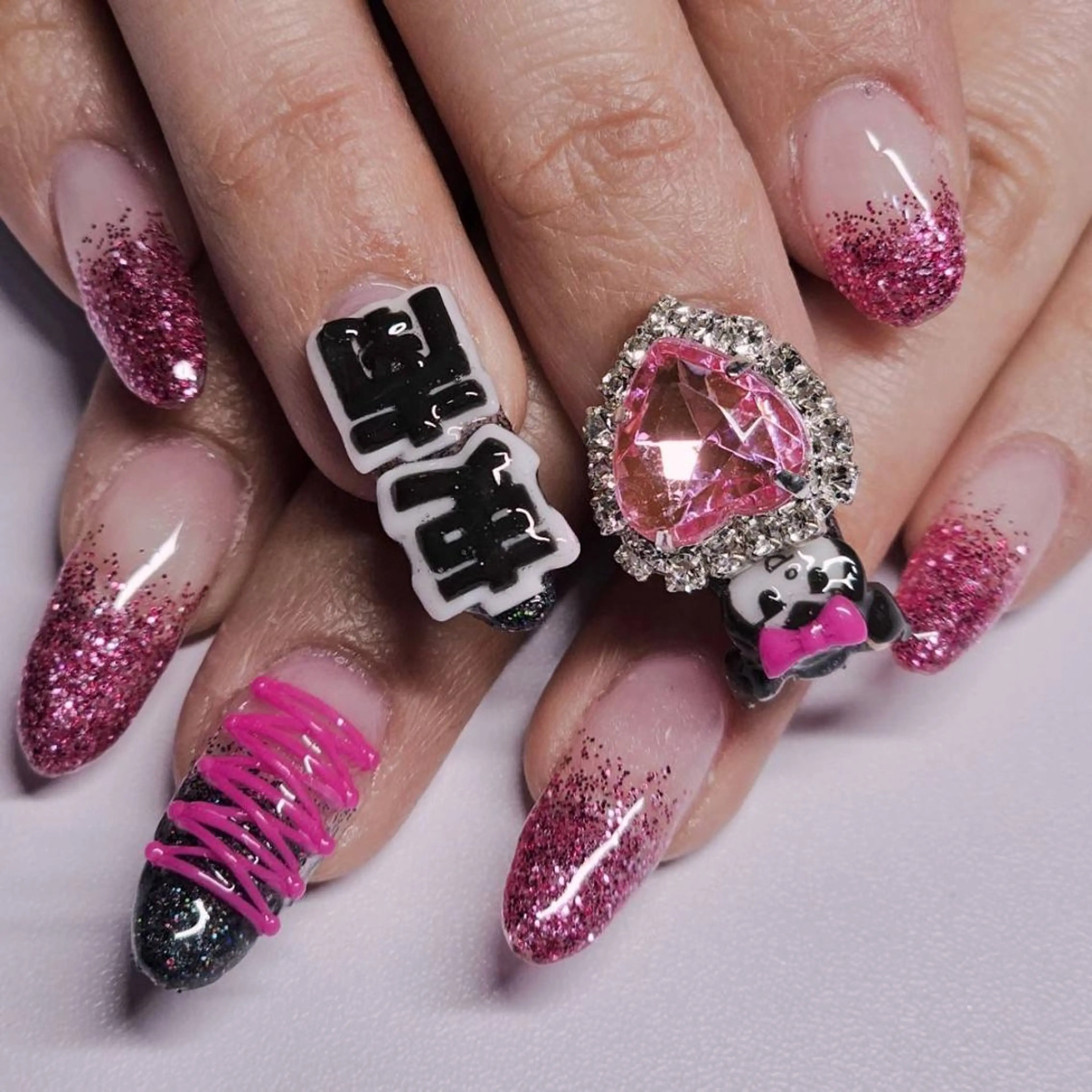 ネイル アートネイル グラデーション ラメ(グリッター) ラメグラデーション ピンク ハンドネイル よしだ ひろきのネイルデザイン