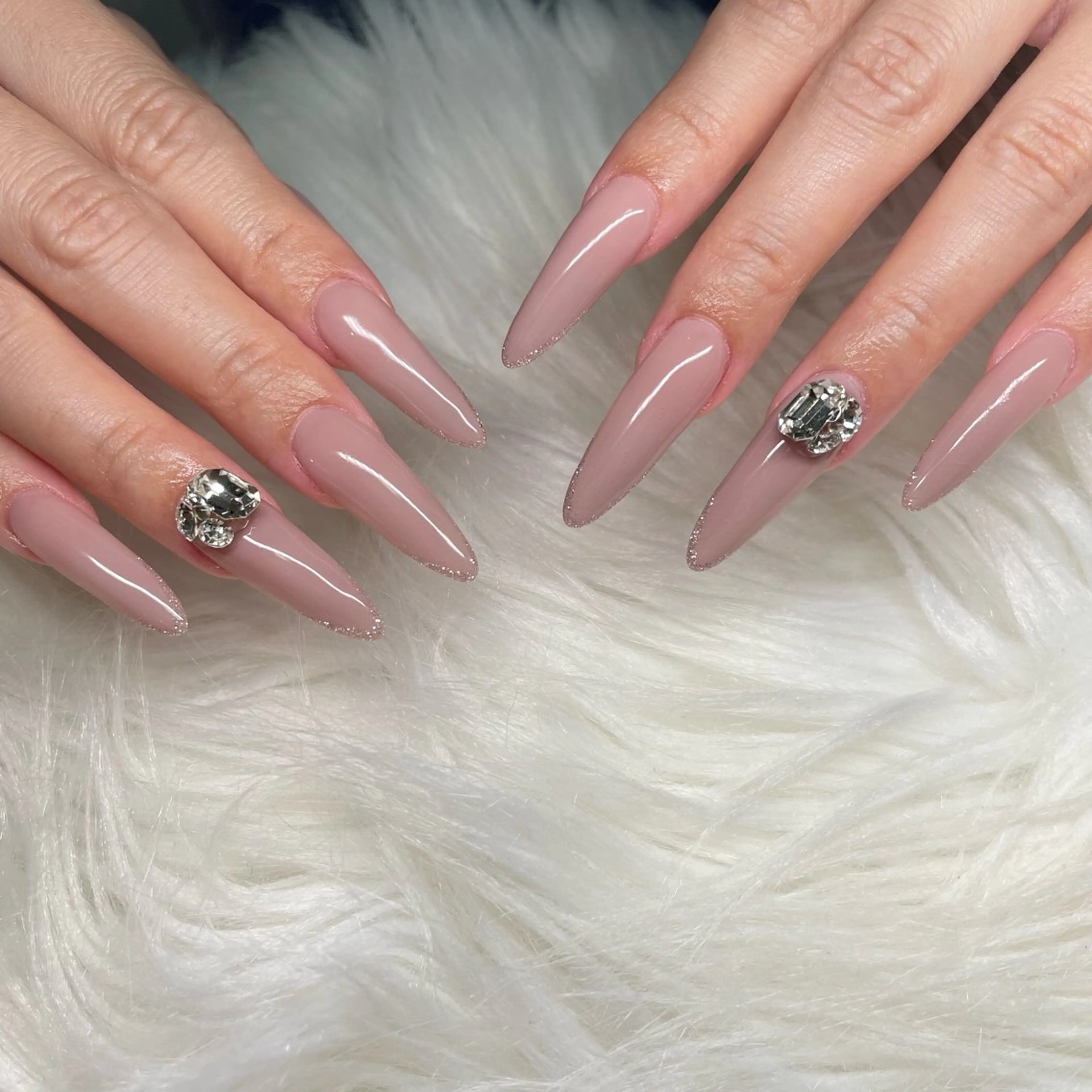 ネイル オフィスネイル シンプルネイル ハンドネイル RE💟N.NAIL ラテン系お姉さんのネイルデザイン