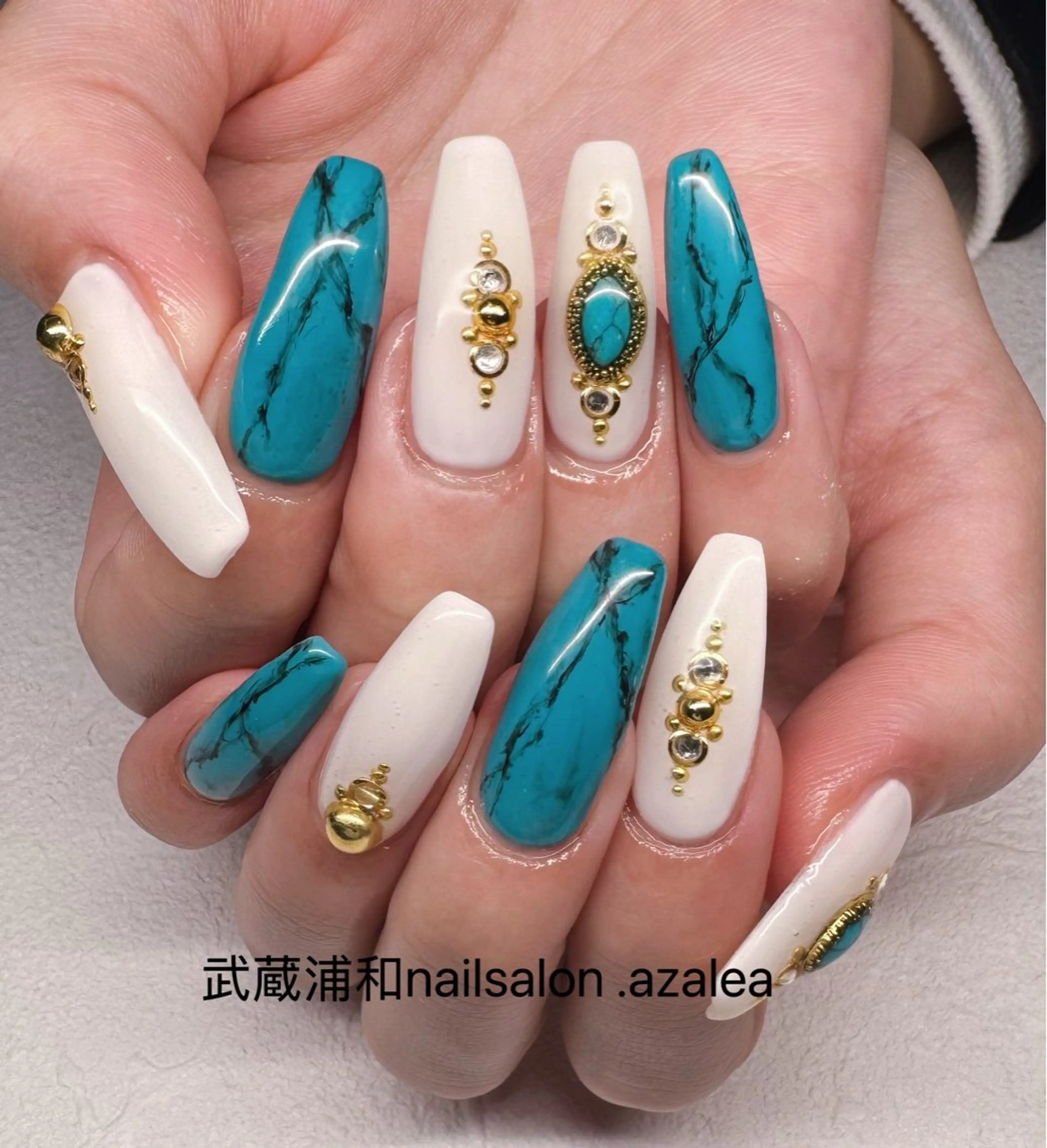 ネイル ハンドネイル R inのネイルデザイン