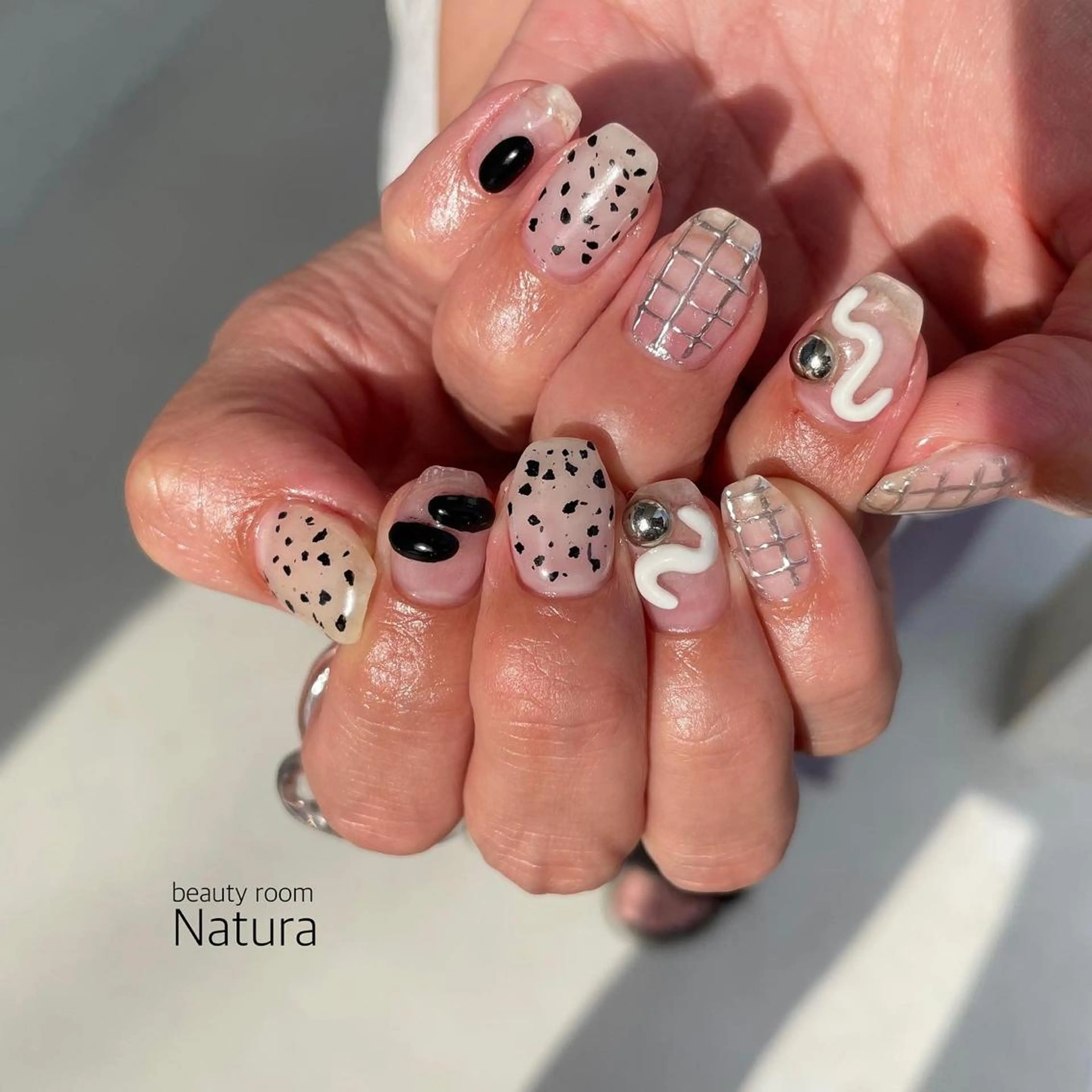 ネイル マツエク・マツパ アイブロウ ハンドネイル beautyroom Naturaのネイルデザイン