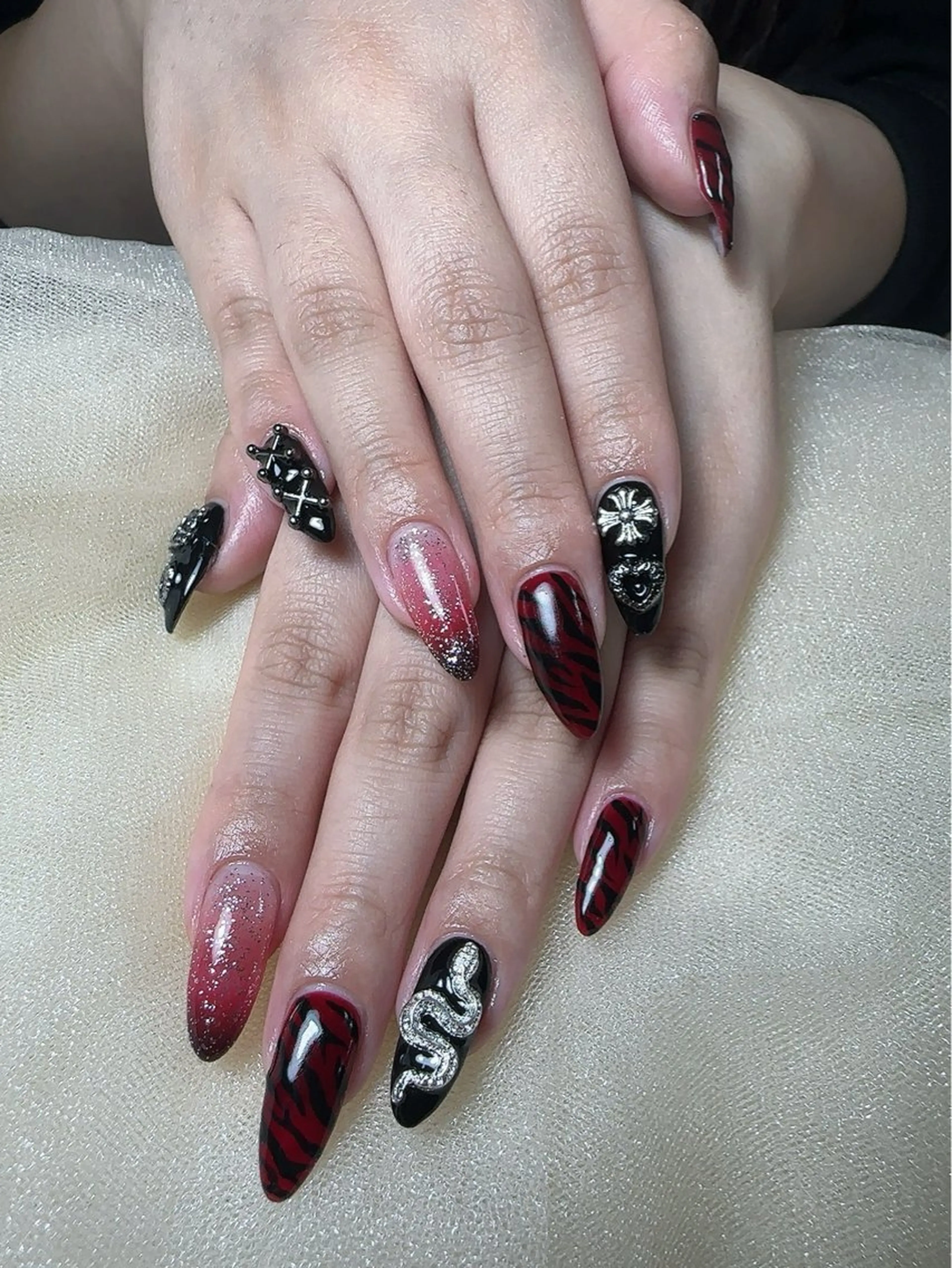 ネイル ハンドネイル ハンドケア UniqueNail さとみのネイルデザイン