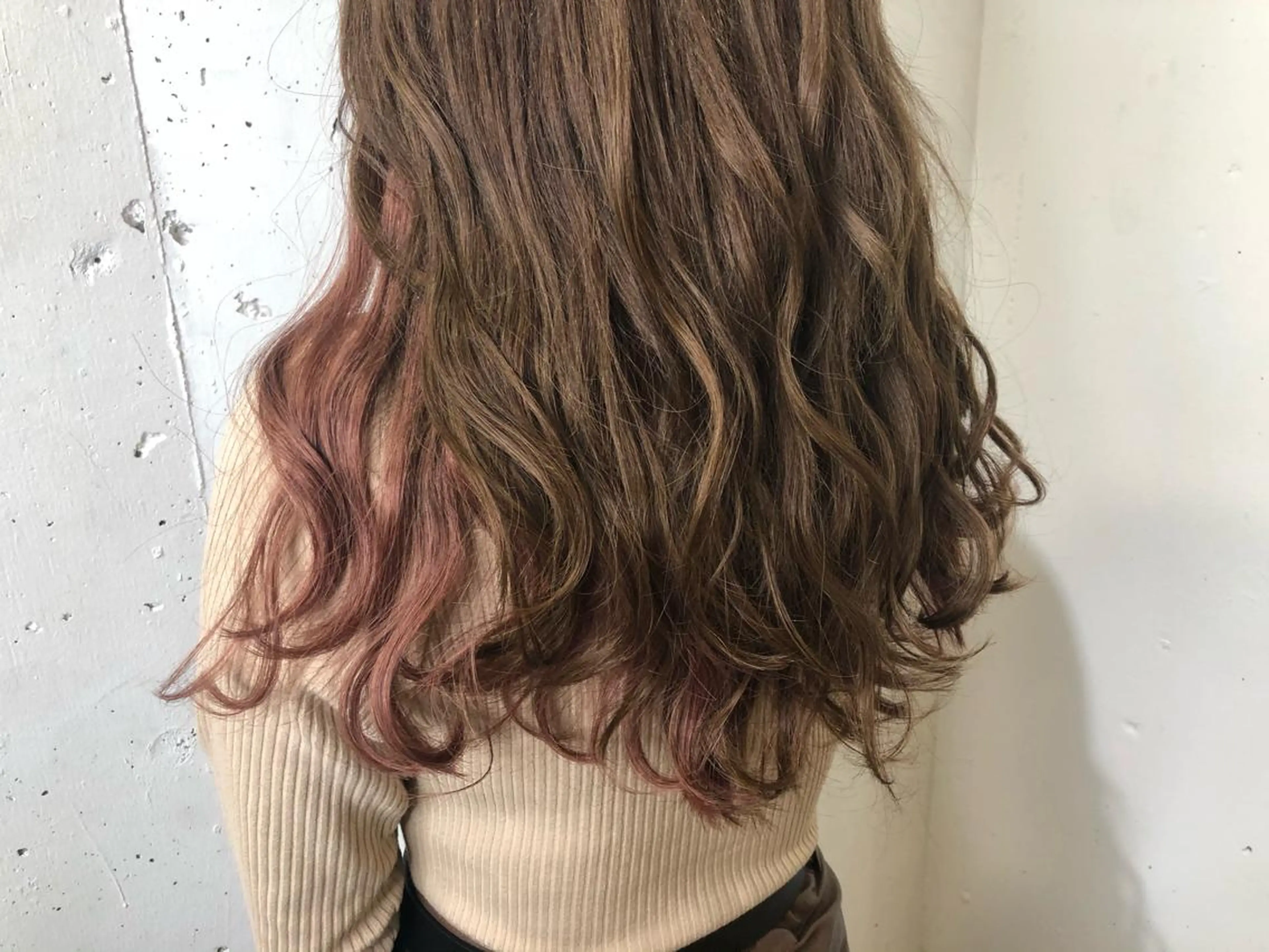 ロング カラー パーマ ヘアアレンジ エクステ 八巻 晴香のヘアスタイル