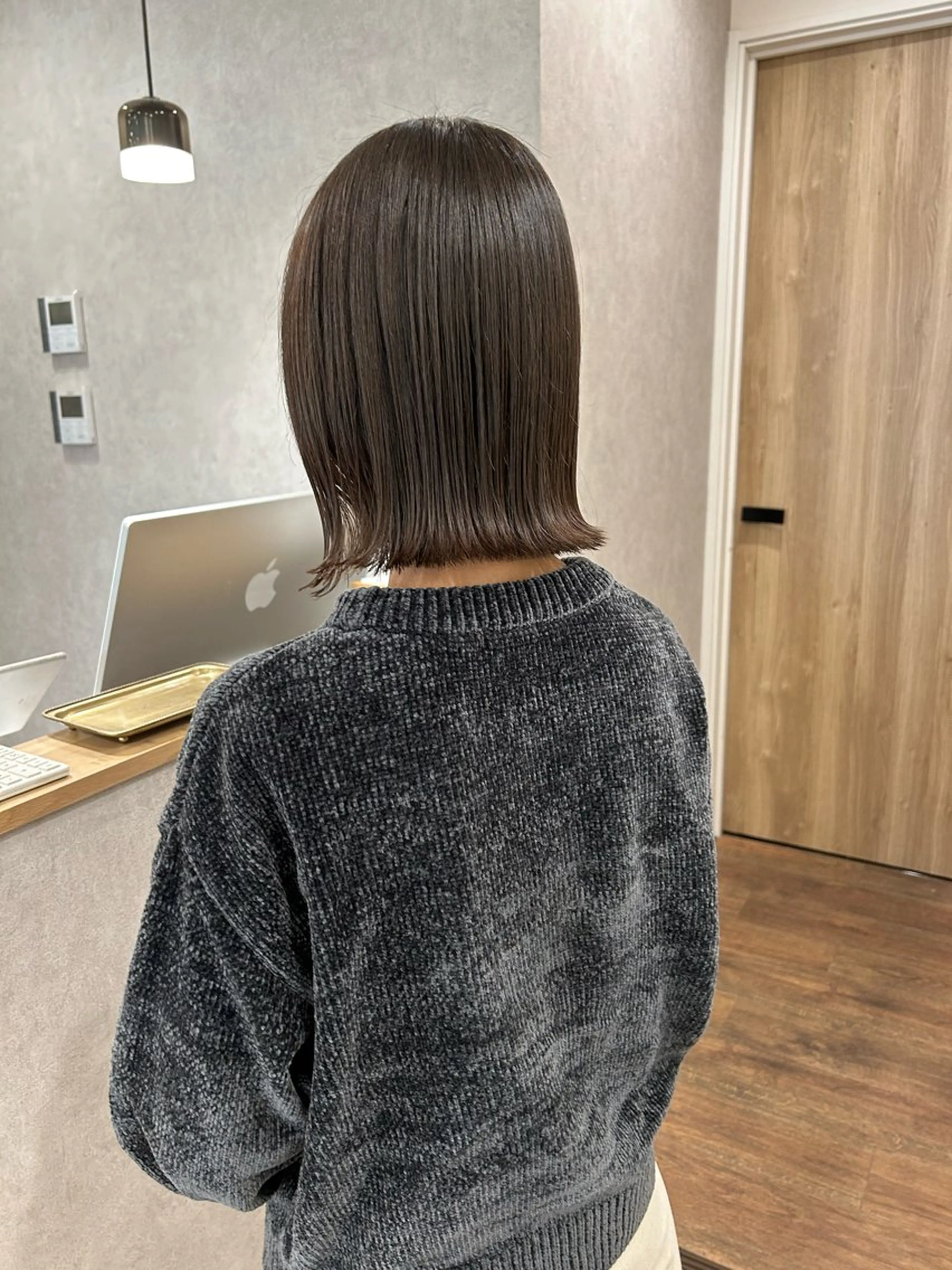 ミディアム カラー 切りっぱなしボブ アッシュ ベージュカラー ブラウンカラー ココアベージュ カット ヘアカラー トリートメント ボブ/ハイトーン 立川loose 下田のヘアスタイル