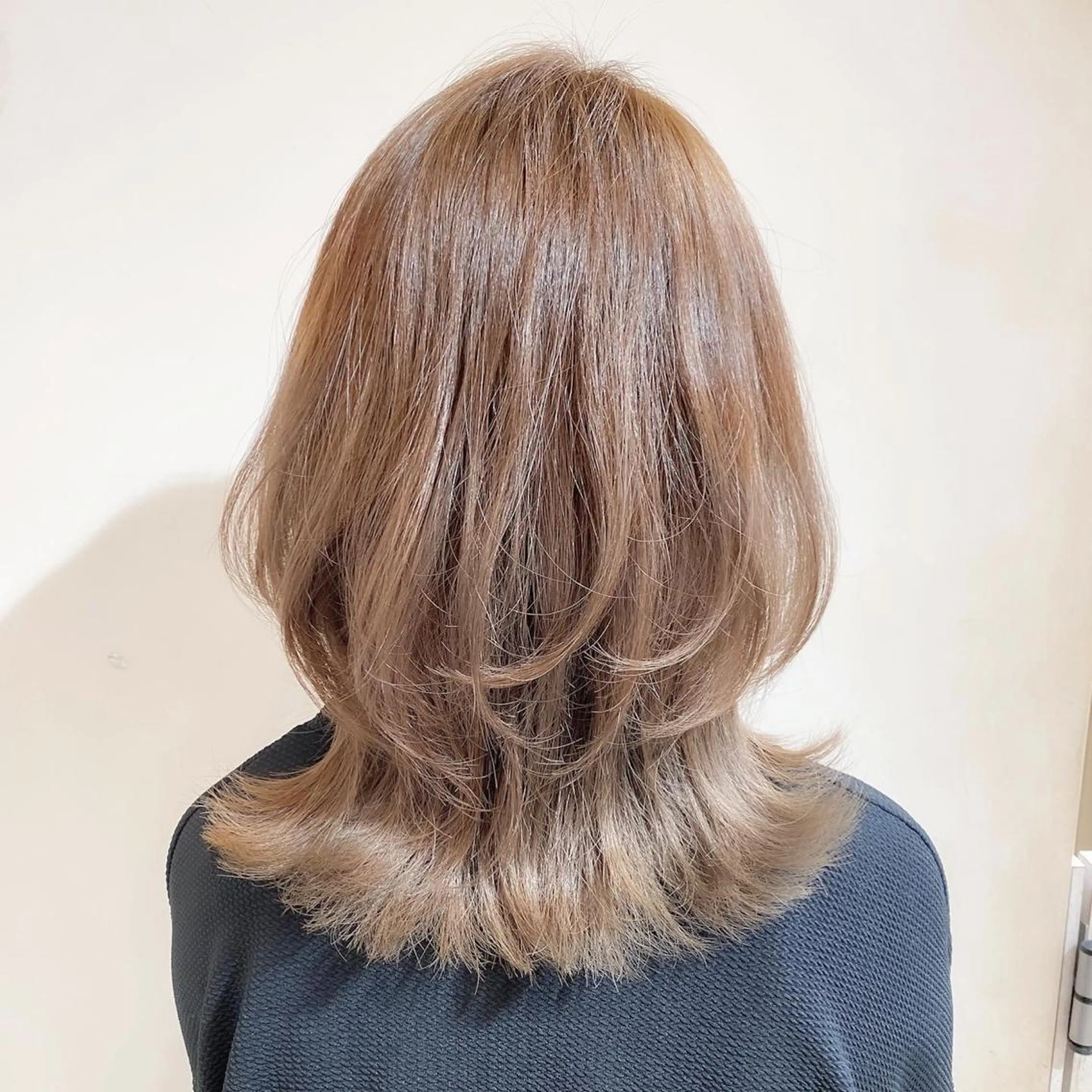 ミディアム カラー カット ヘアカラー トリートメント On所属・顔まわりカット🌟 くびれヘア/寺門遥輝のヘアスタイル