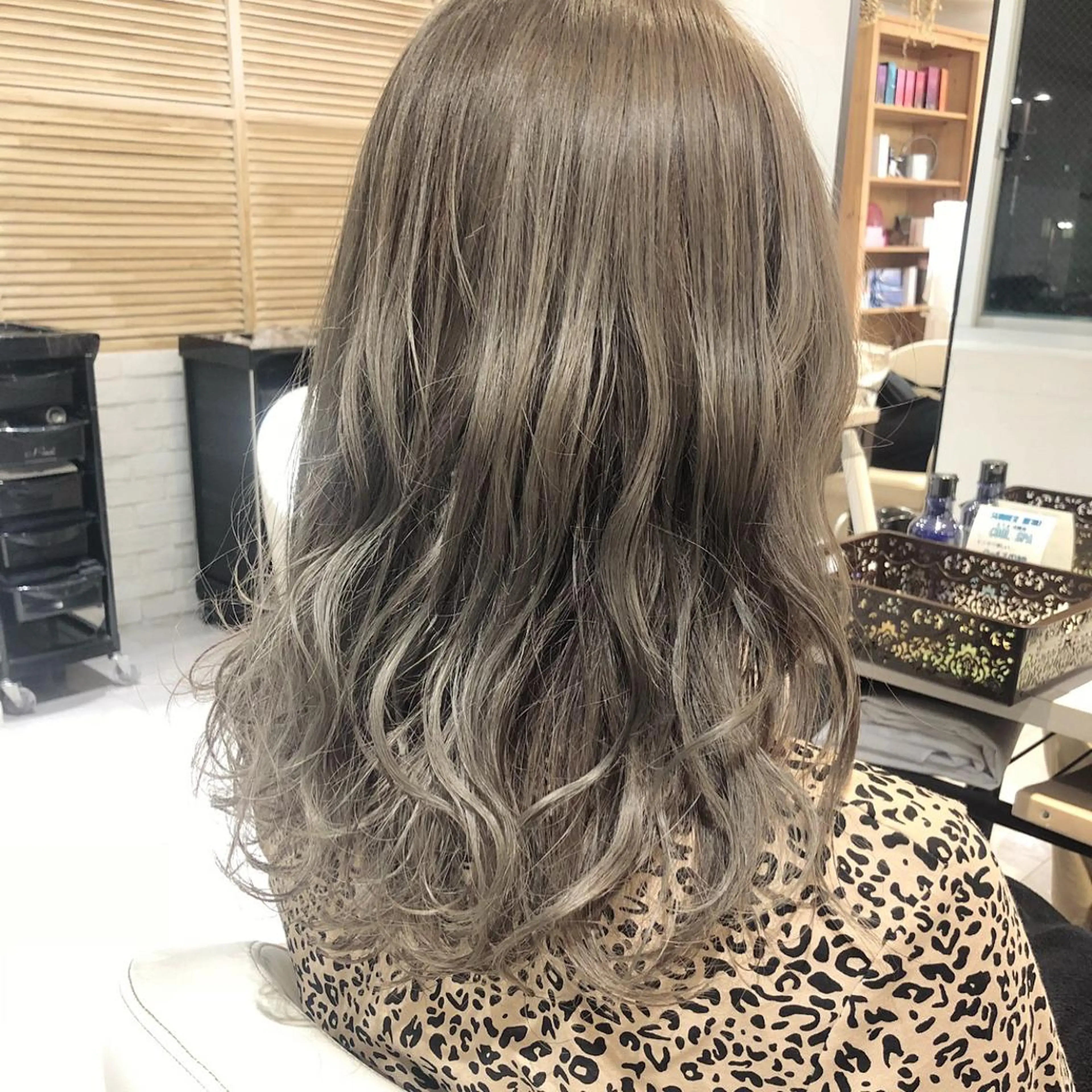カラー nui所属・ﾚｲﾔｰ.ﾍｱｾｯﾄ 🤍宮本しおりのヘアスタイル