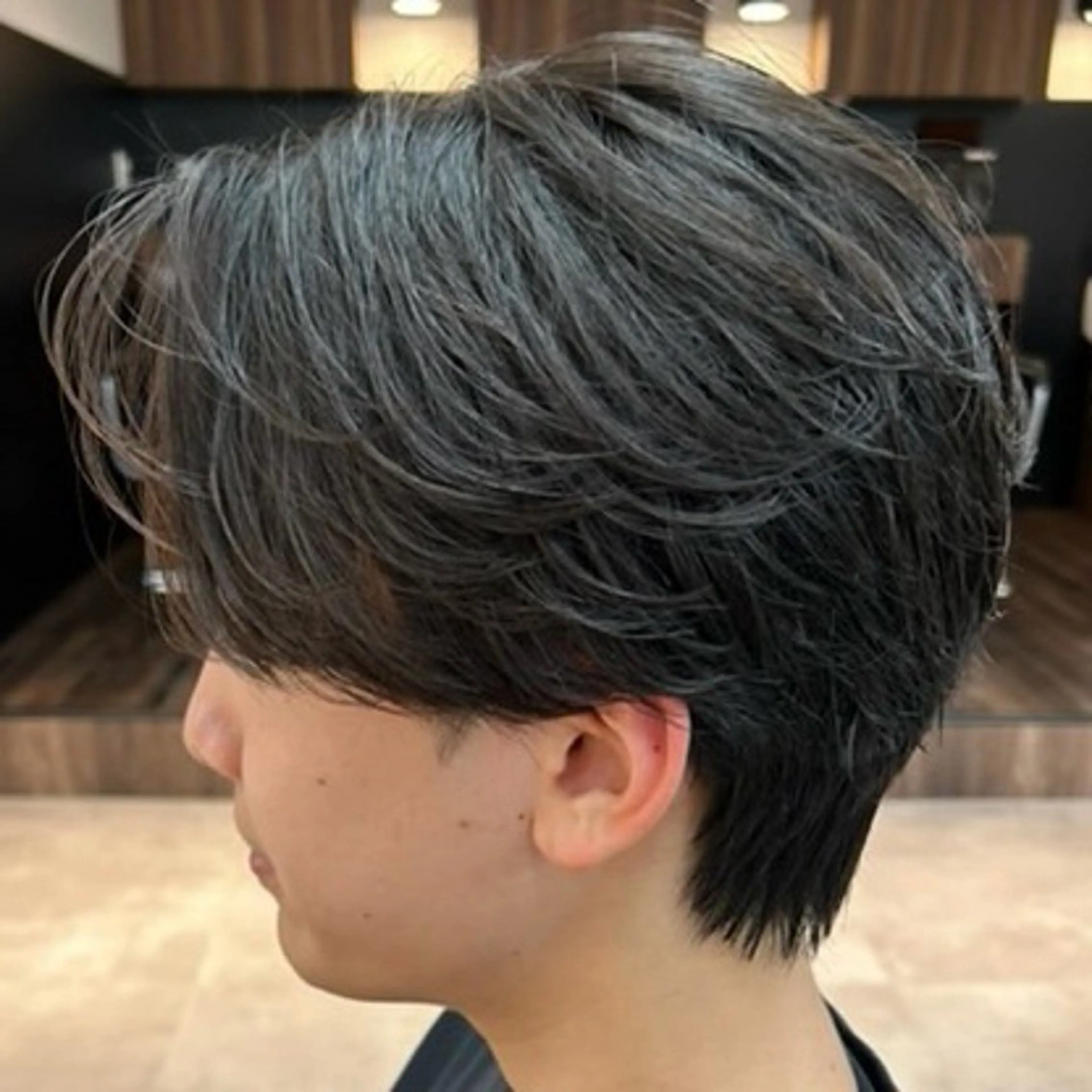 パーマ メンズ センターパート フェザーパーマ メンズ韓国風 メンズパーマ ニュアンスパーマ カット パーマ 男の理想を叶える🔥 メンズパーマ特化｜関のヘアスタイル