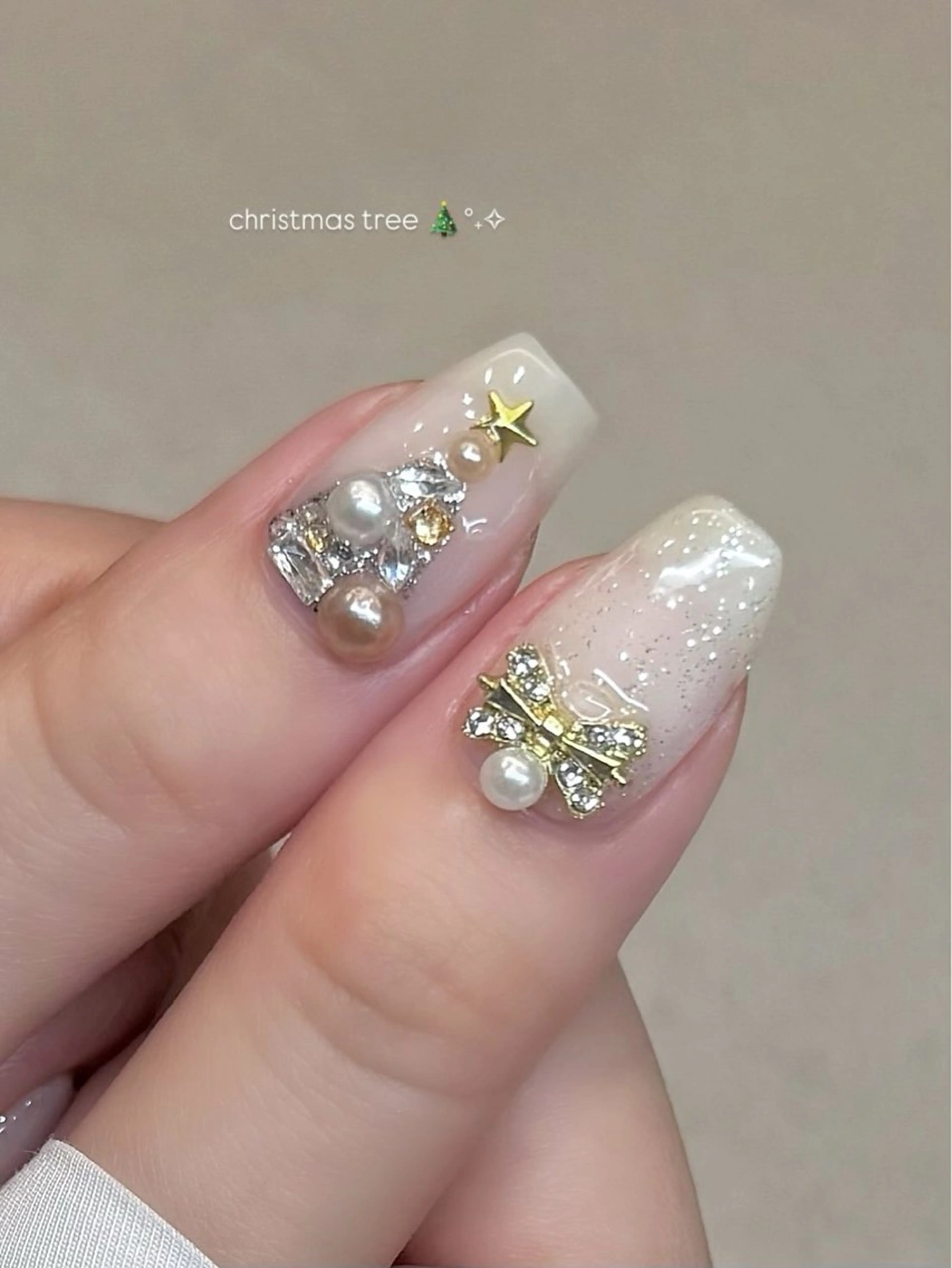 ネイル 冬ネイル クリスマス ハンドネイル énu natsukiのネイルデザイン