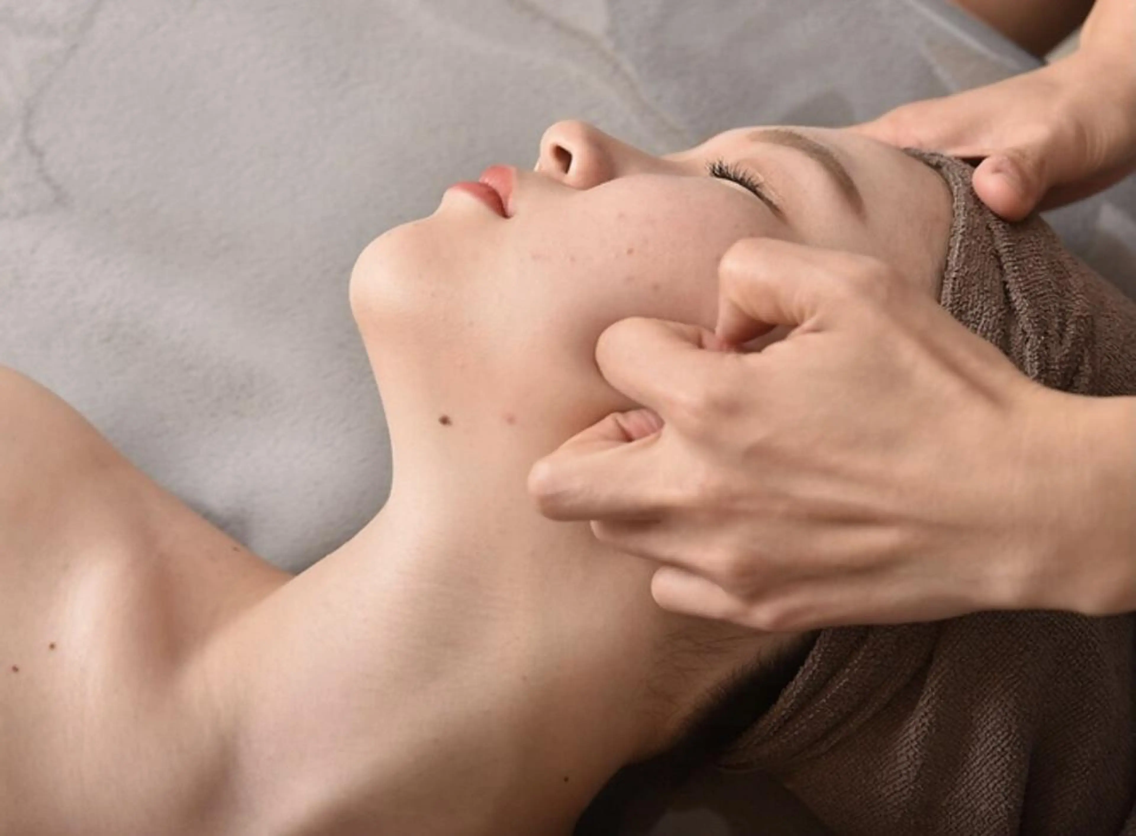 痛気持ちいいオールハンド施術✨首肩デコルテリンパ付【小顔コルギ60分】¥4980の写真