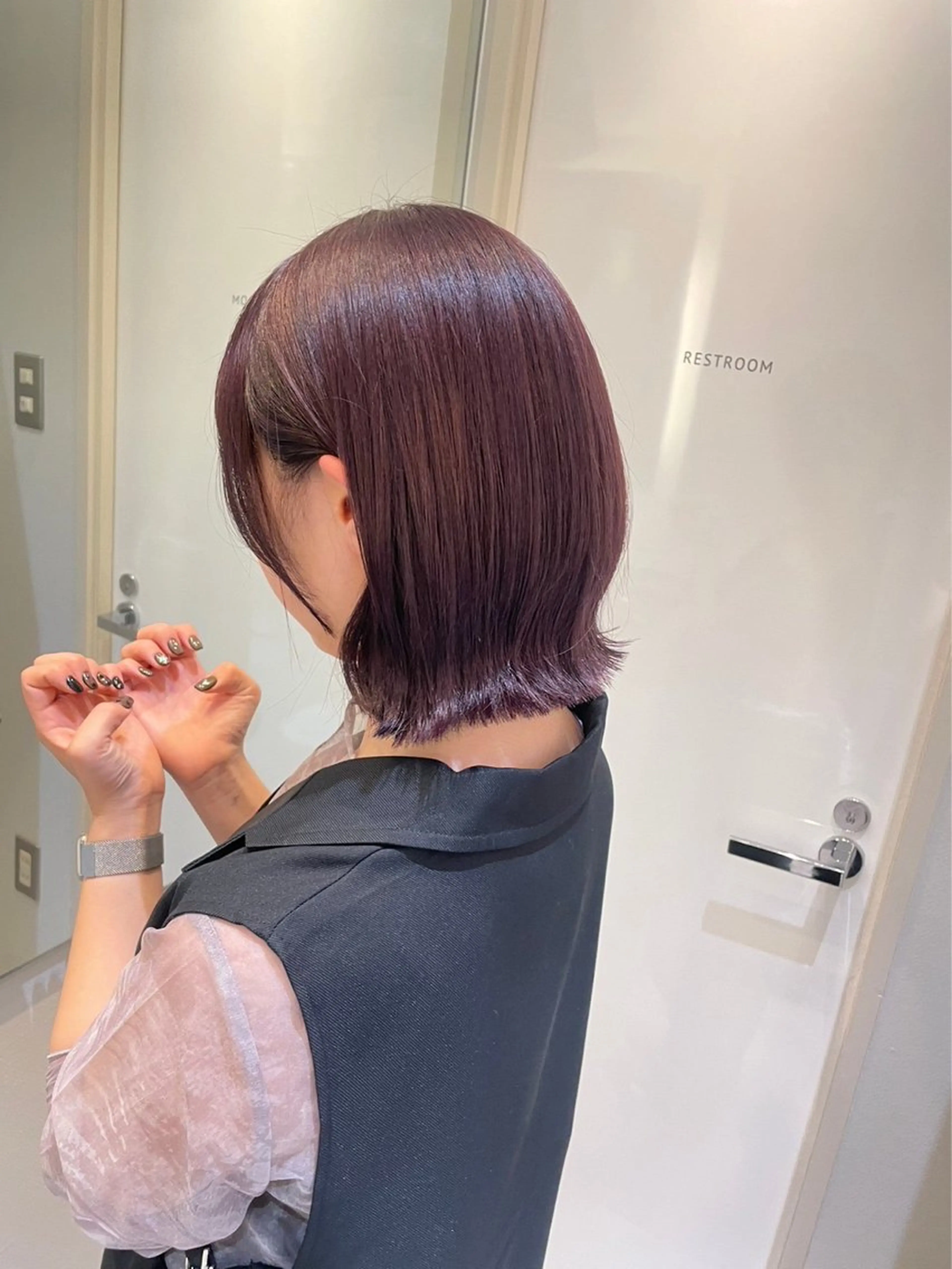 ミディアム パープルカラー 吉野 琴音のヘアスタイル