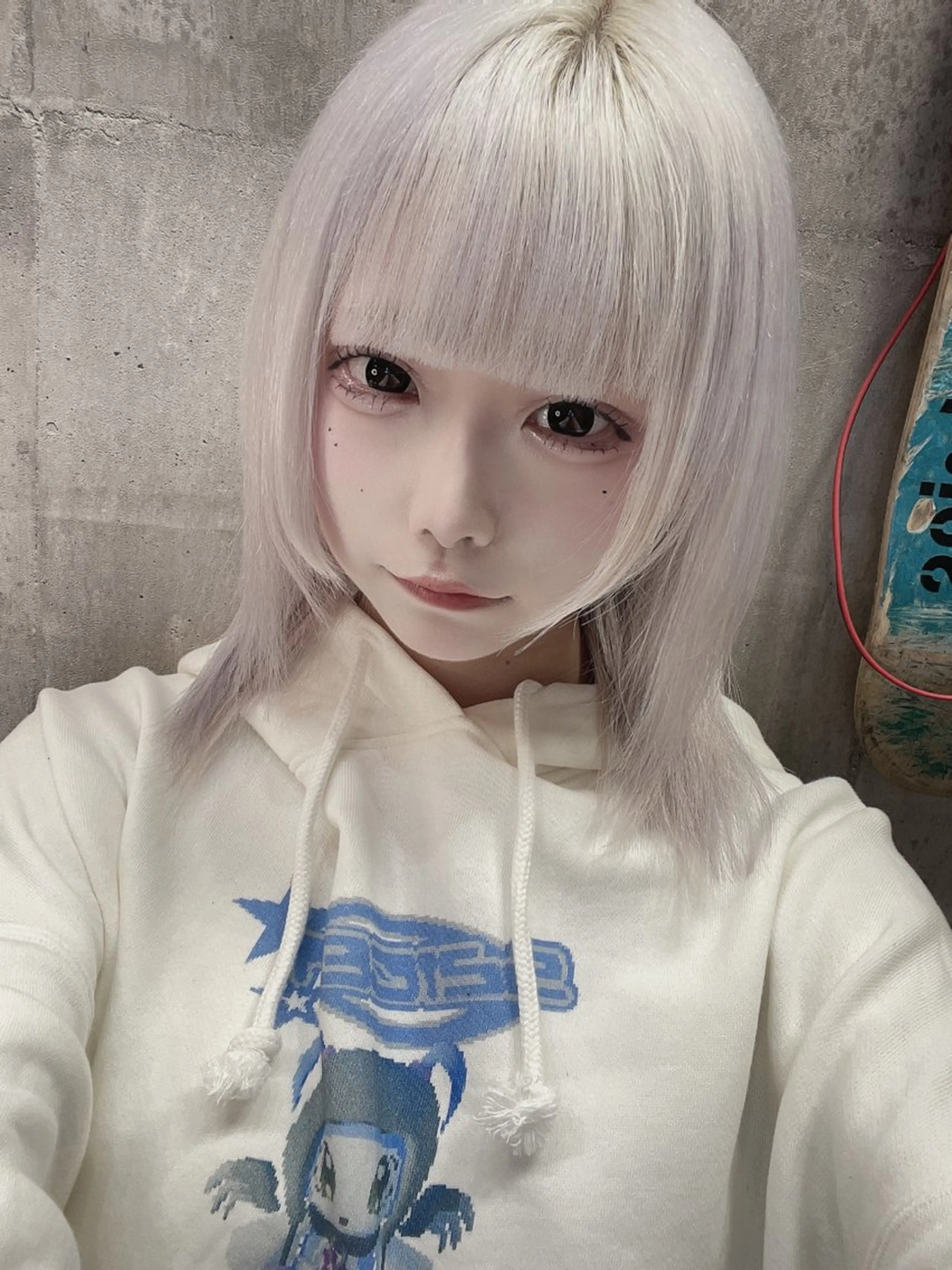 ミディアム カラー ブリーチ ホワイト&レイヤーカ ットエクステ長畠俊輔のヘアスタイル