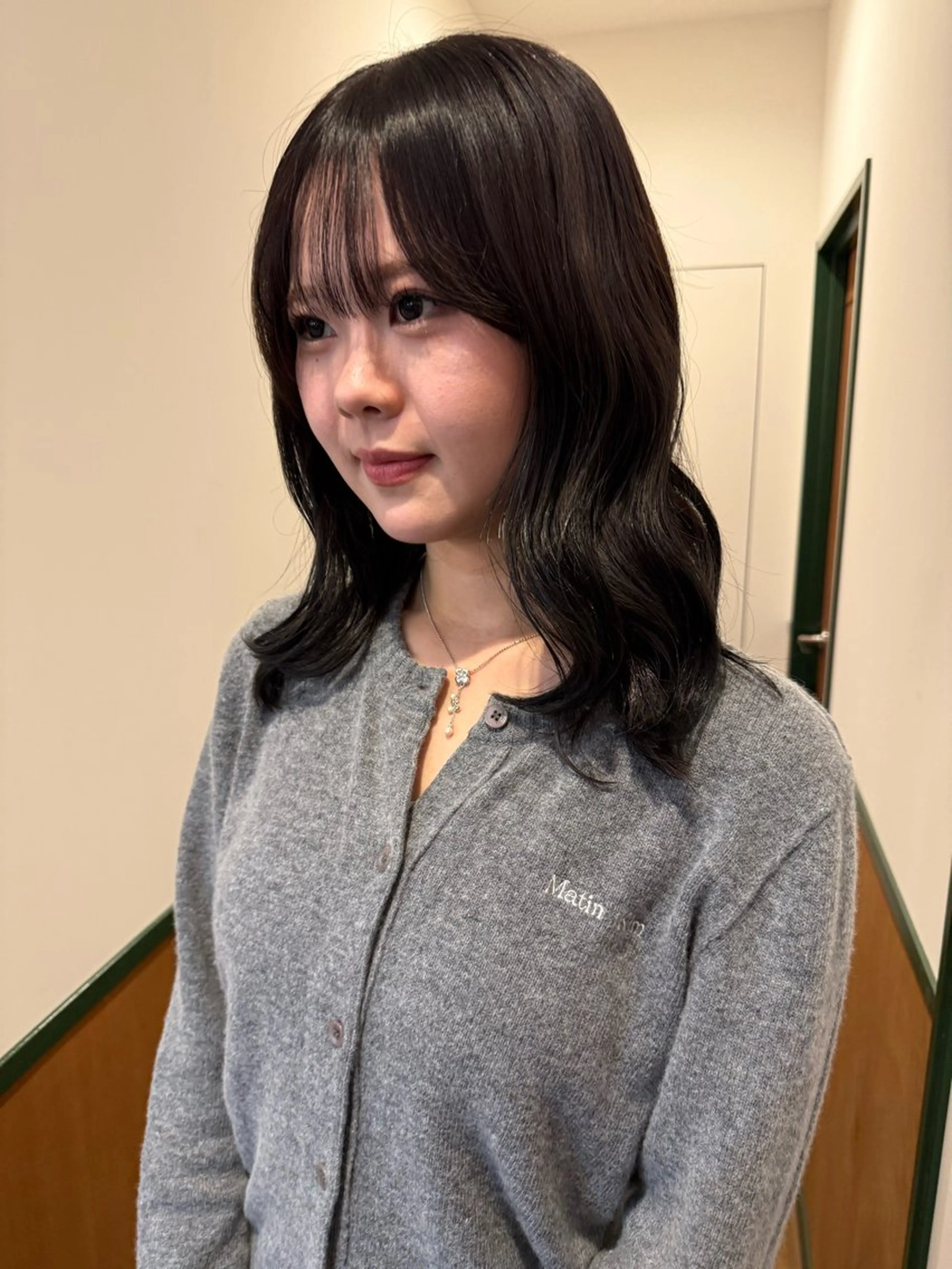 ミディアム カット ヘアカラー 【レイヤー/透明感/ ハイトーン】Rionのヘアスタイル