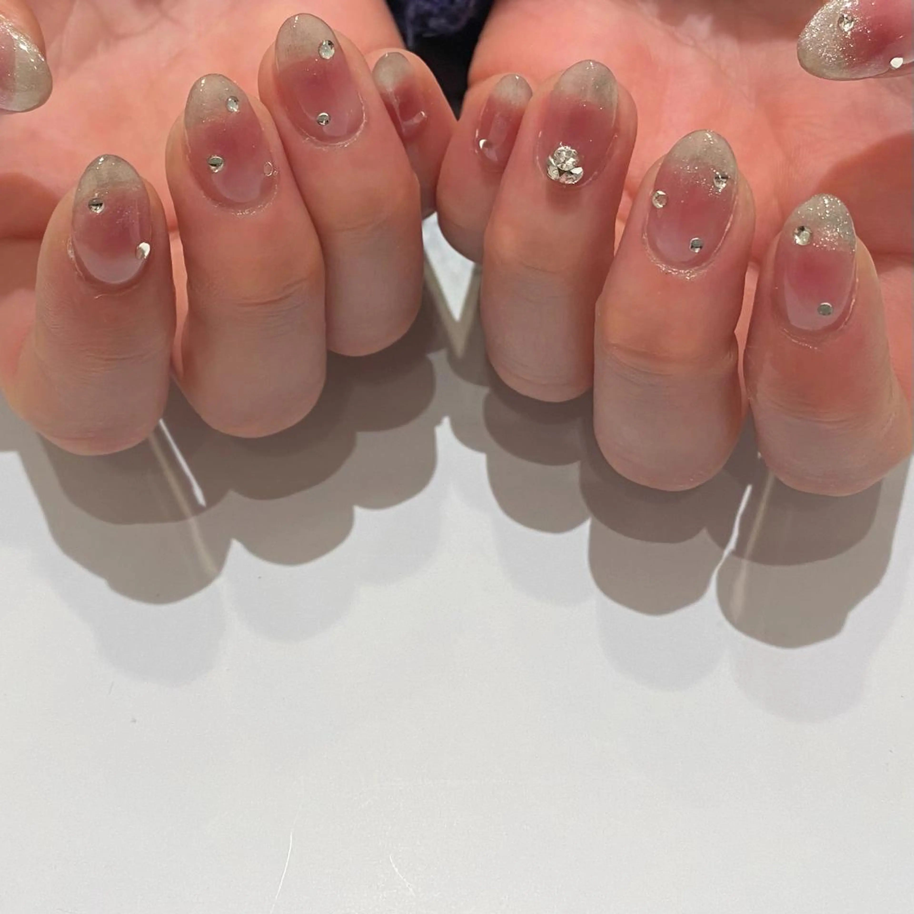 ネイル チークネイル ネイル&アイ QUEEN&CRIMSON所属・眉WAX/ピーリング ホワイトニングの眉毛・アイブロウイメージ