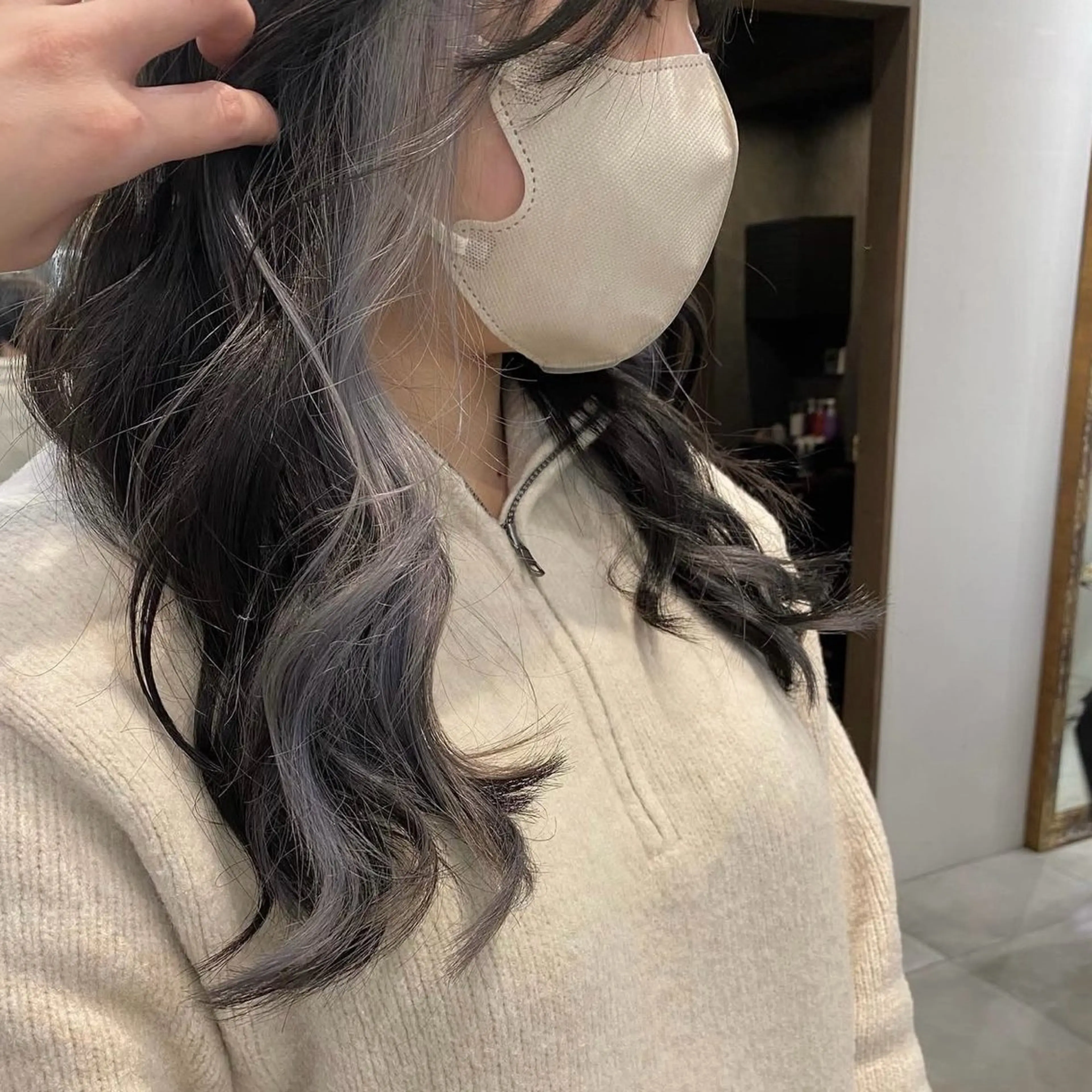 ロング カラー インナーカラー シルバー benji所属・Hamatsu Misakiのヘアスタイル