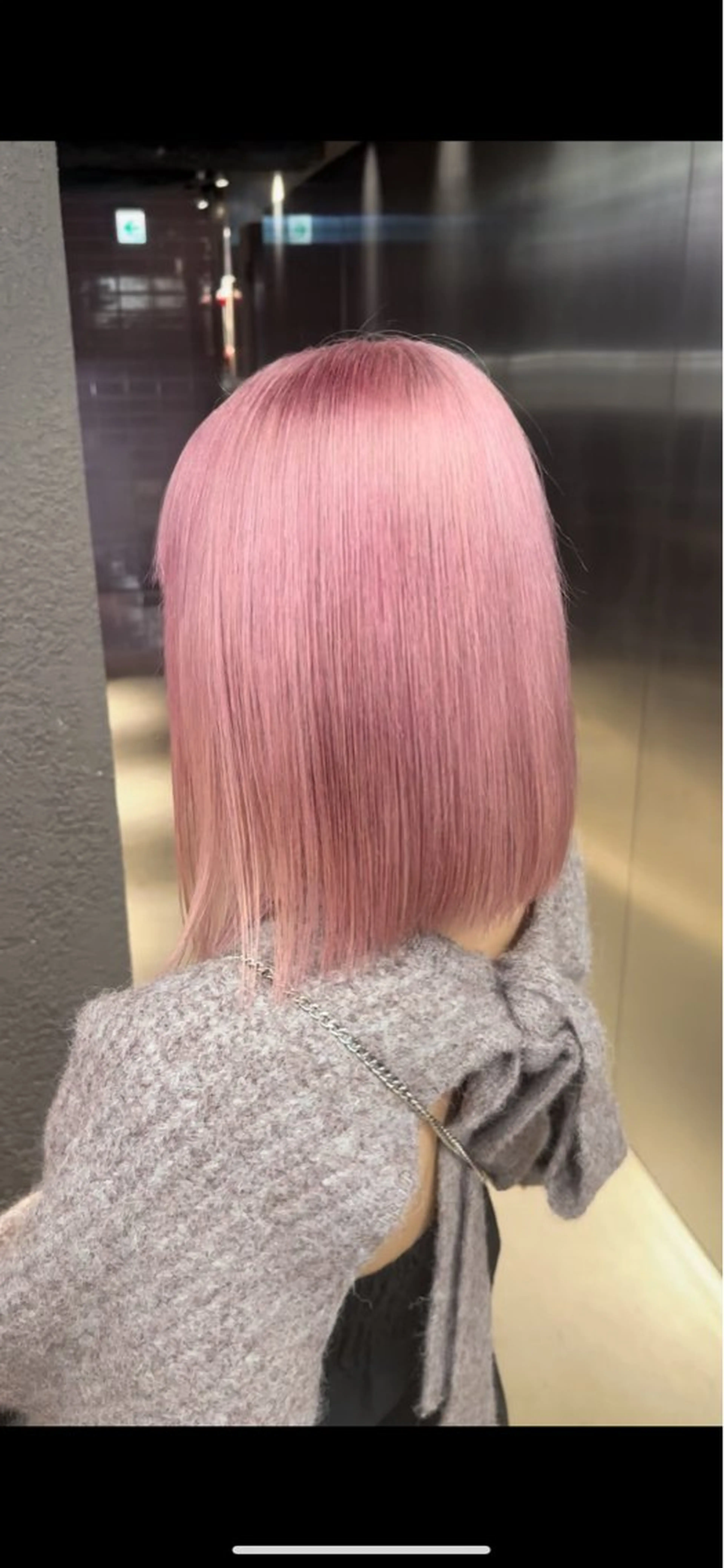 ミディアム レイヤーカット トリートメント ハイトーン/ 縮毛矯正のヘアスタイル