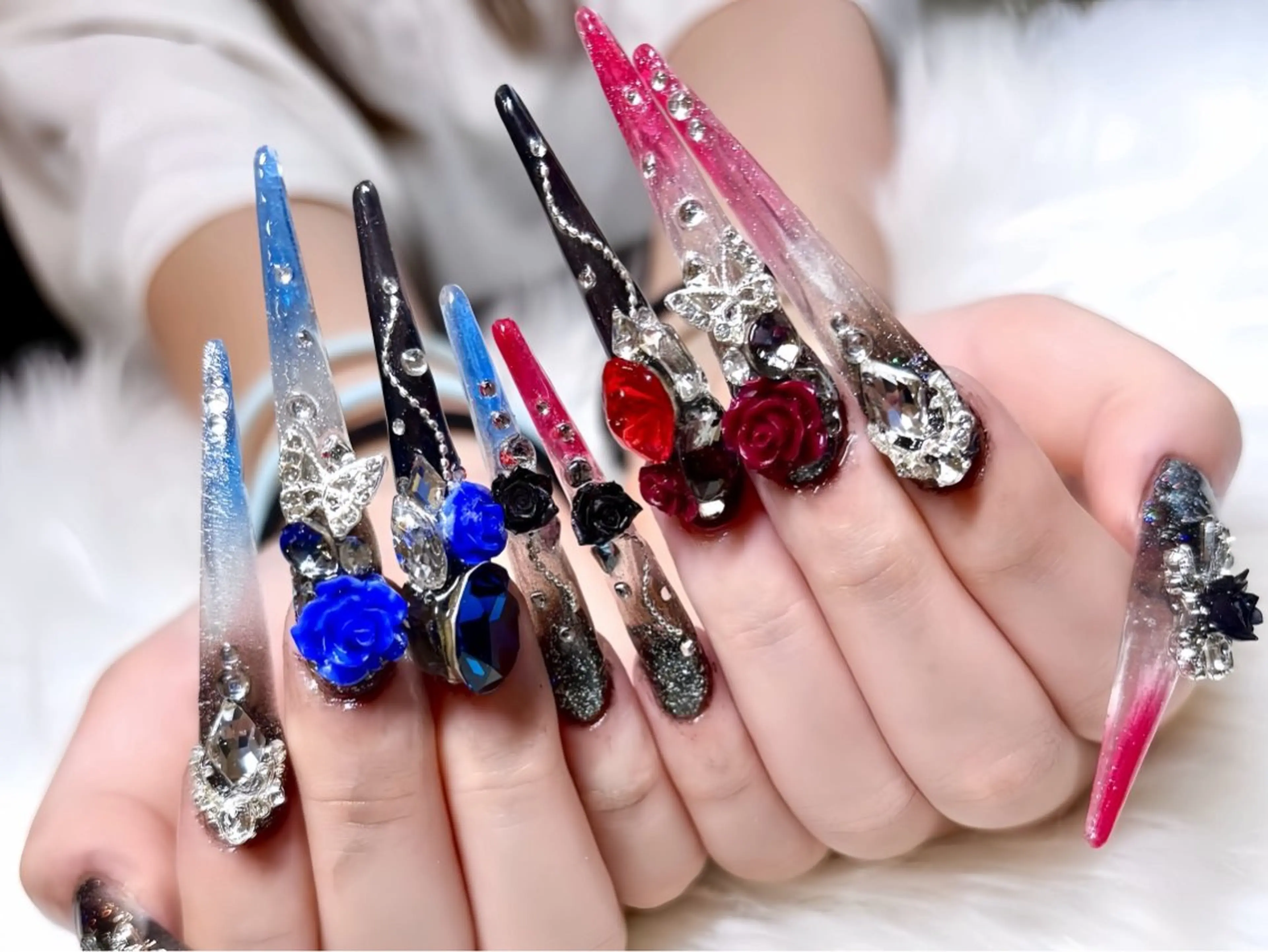 ネイル チークネイル フレンチネイル ガラスフレンチ グラデーション キラキラネイル ハンドネイル Rin Nail 新大久保店のネイルデザイン