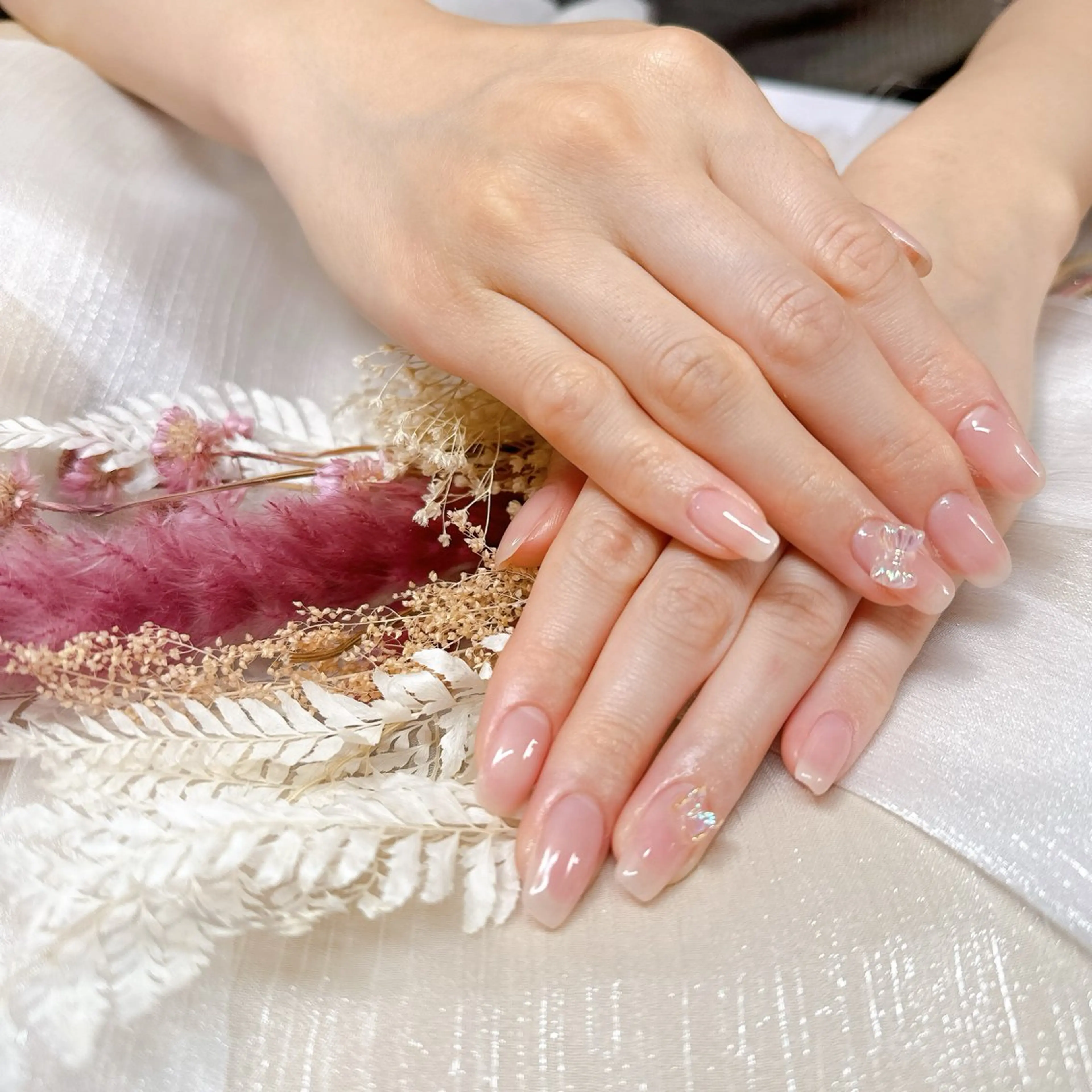 オフなし❤️ワンカラーorラメグラ➕パーツ2個の写真