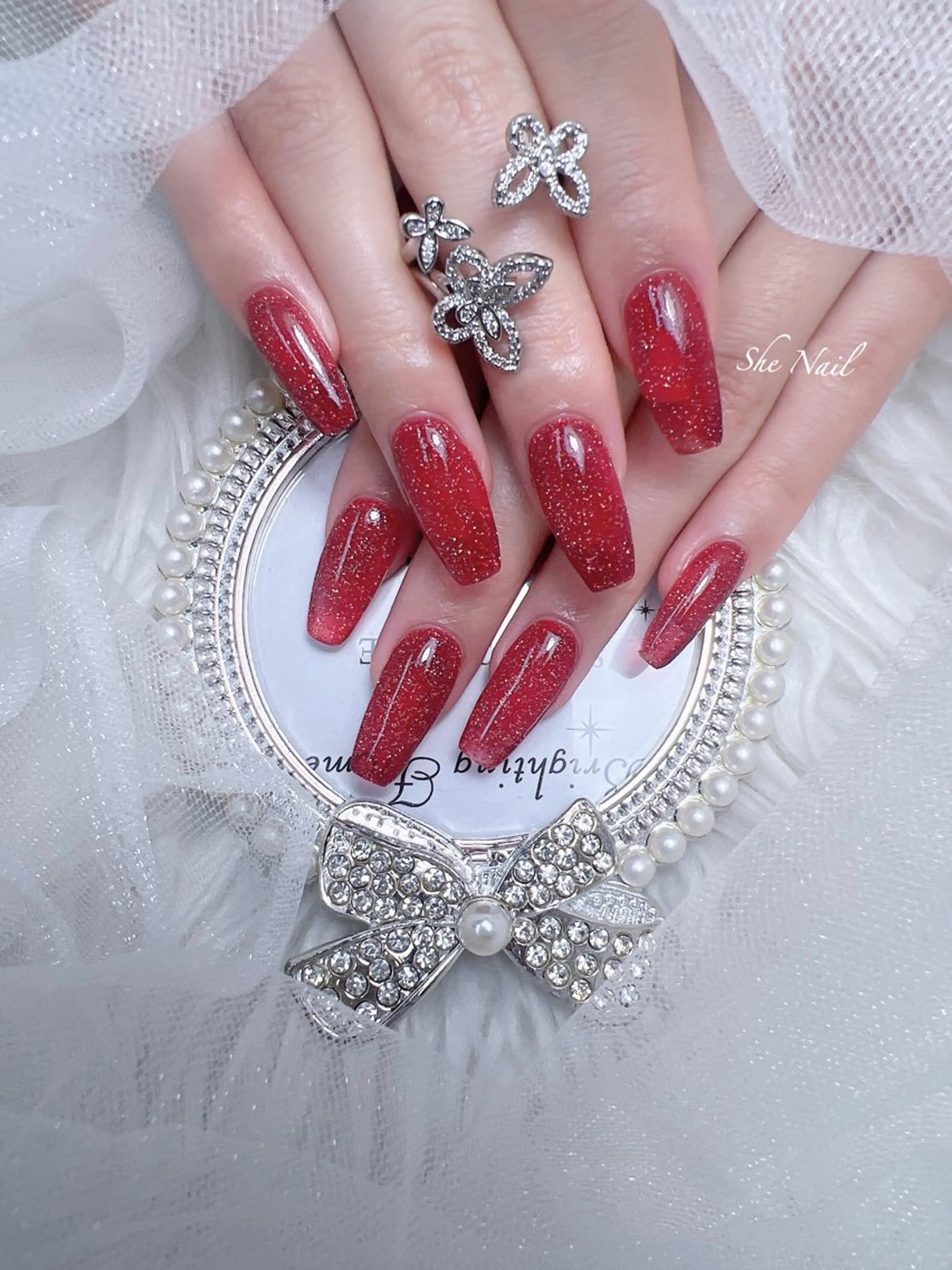 ネイル チークネイル 長さ出し グラデーション ラメ(グリッター) ラメグラデーション ハンドネイル She Nail所属・ISA_ BELLAのネイルデザイン