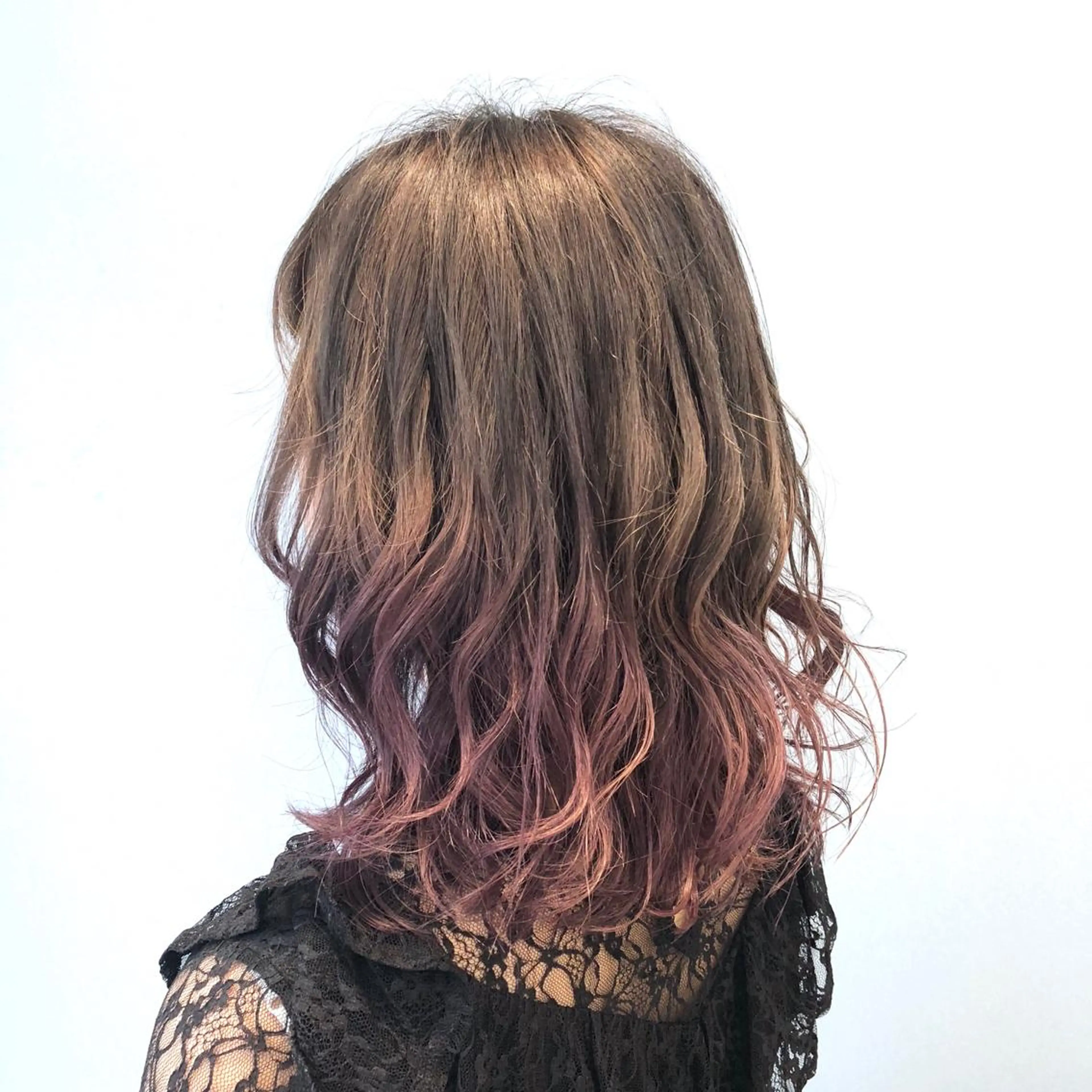 ミディアム カラー アッシュ アッシュグレー グラデーションカラー ピンクカラー ピンクパープル ヘアカラー トリートメント 🌈ぷる艶カラー🌈 髪質改善👑柳沼尚貴のヘアスタイル