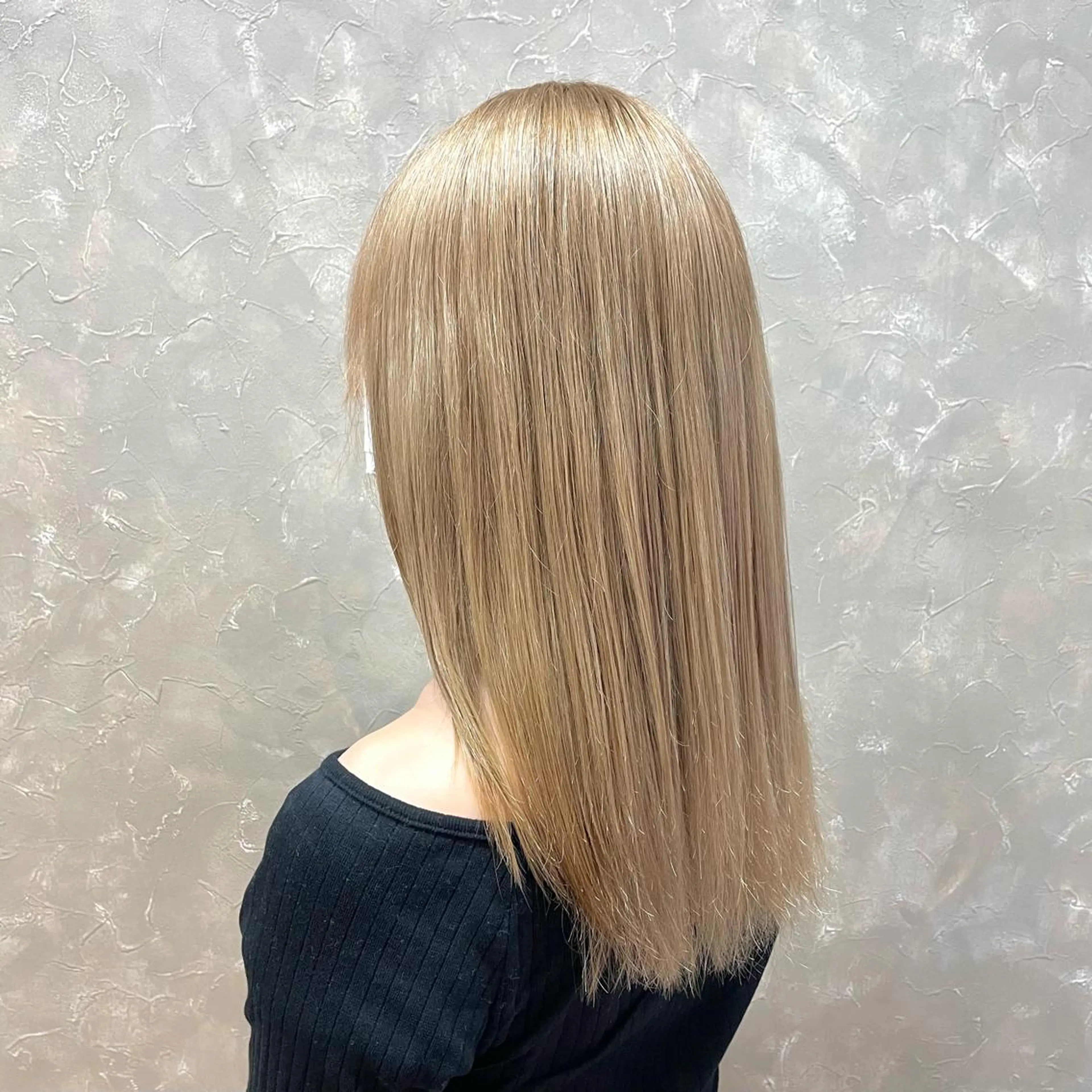 ロング カラー ベージュカラー ブリーチ ケアブリーチ ミルクティーベージュ カット ヘアカラー トリートメント 有田裕真 【ブリーチカラー】のヘアスタイル