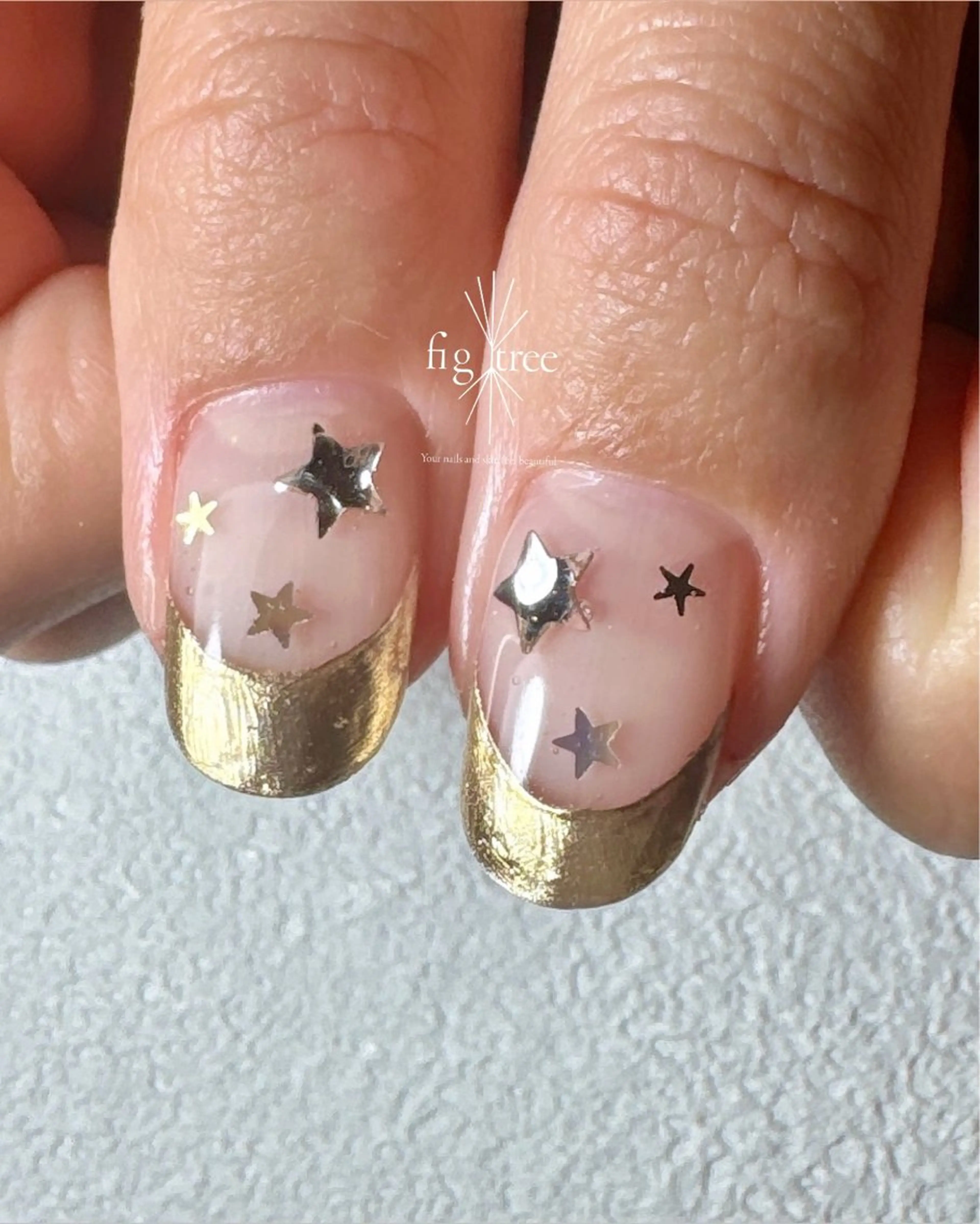 ネイル フレンチネイル ゴールド ミラーネイル ストーンネイル fig tree所属・fig  tree 地爪育成モニターのネイルデザイン