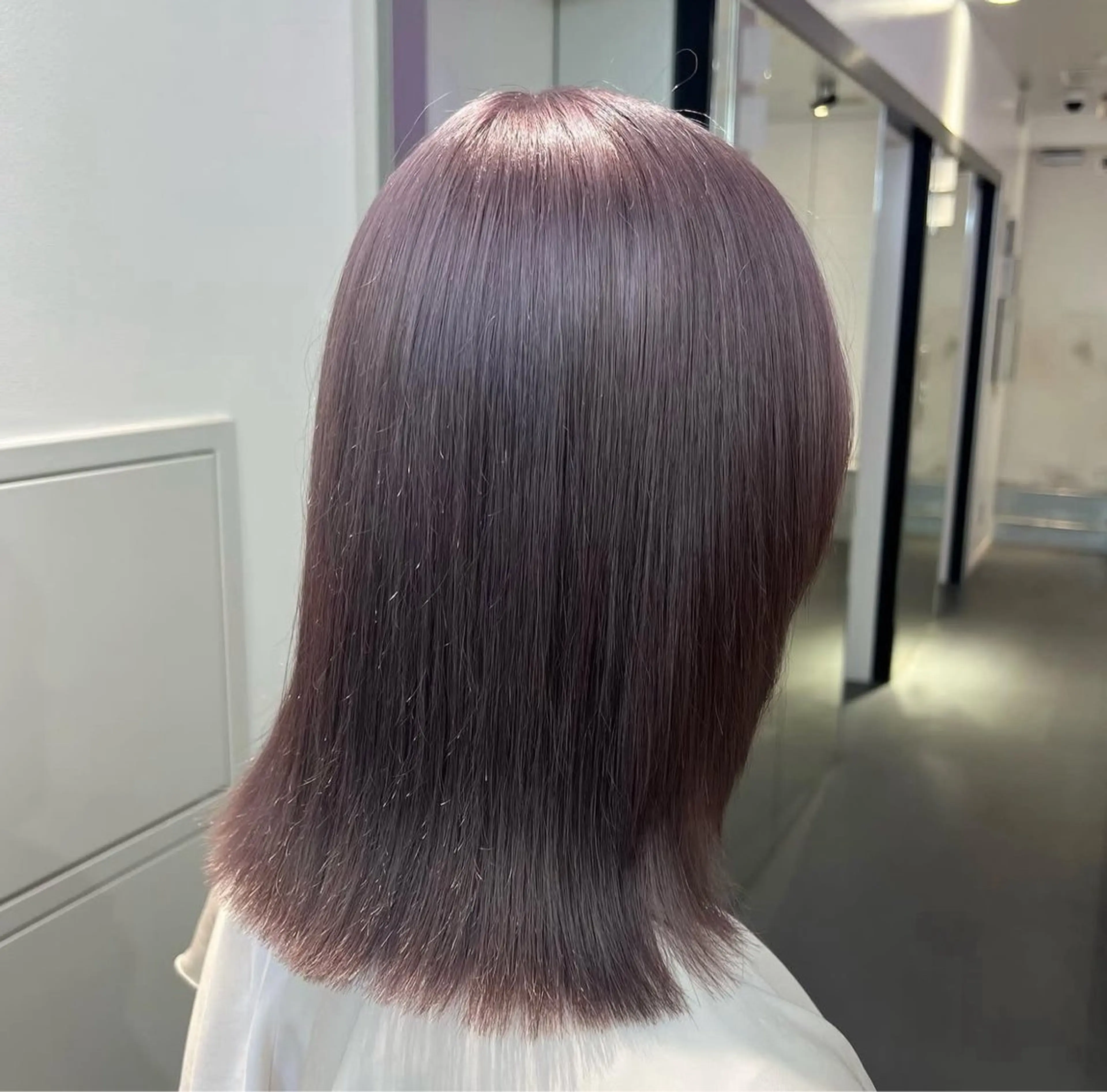 セミロング カラー グレージュ ラベンダーカラー ラベンダーグレージュ ラベンダーグレー ヘアカラー トリートメント 🌼動き×透明感🩵 ハイトーン/ナナのヘアスタイル